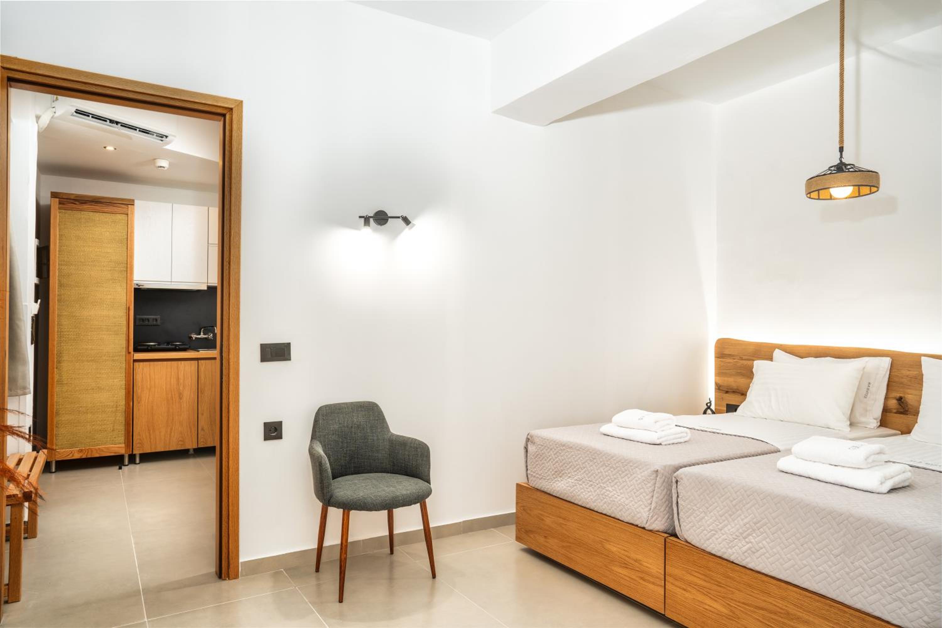 Junior Suite with Balcony - Photo 2