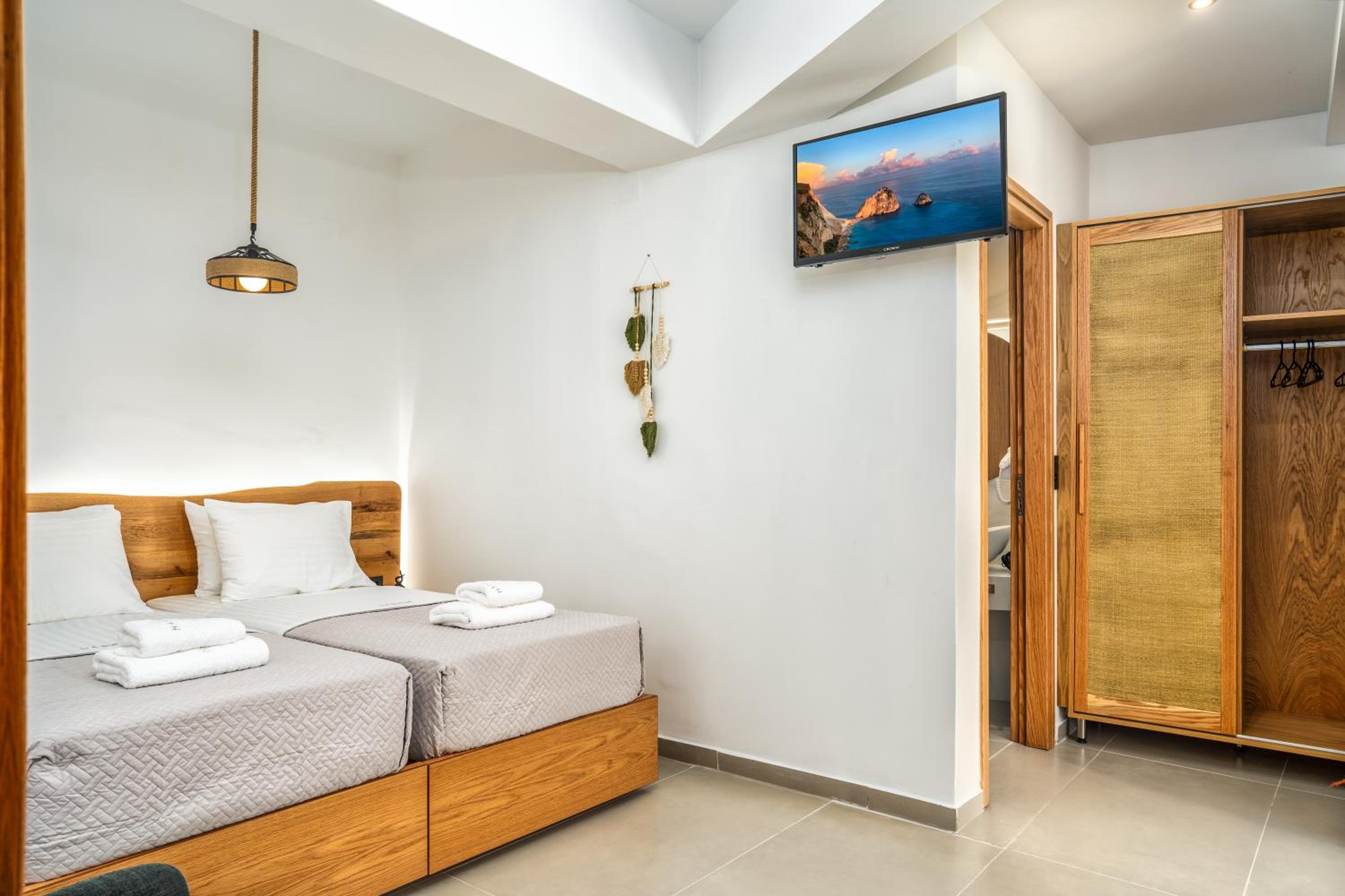 Junior Suite with Balcony - Photo 1