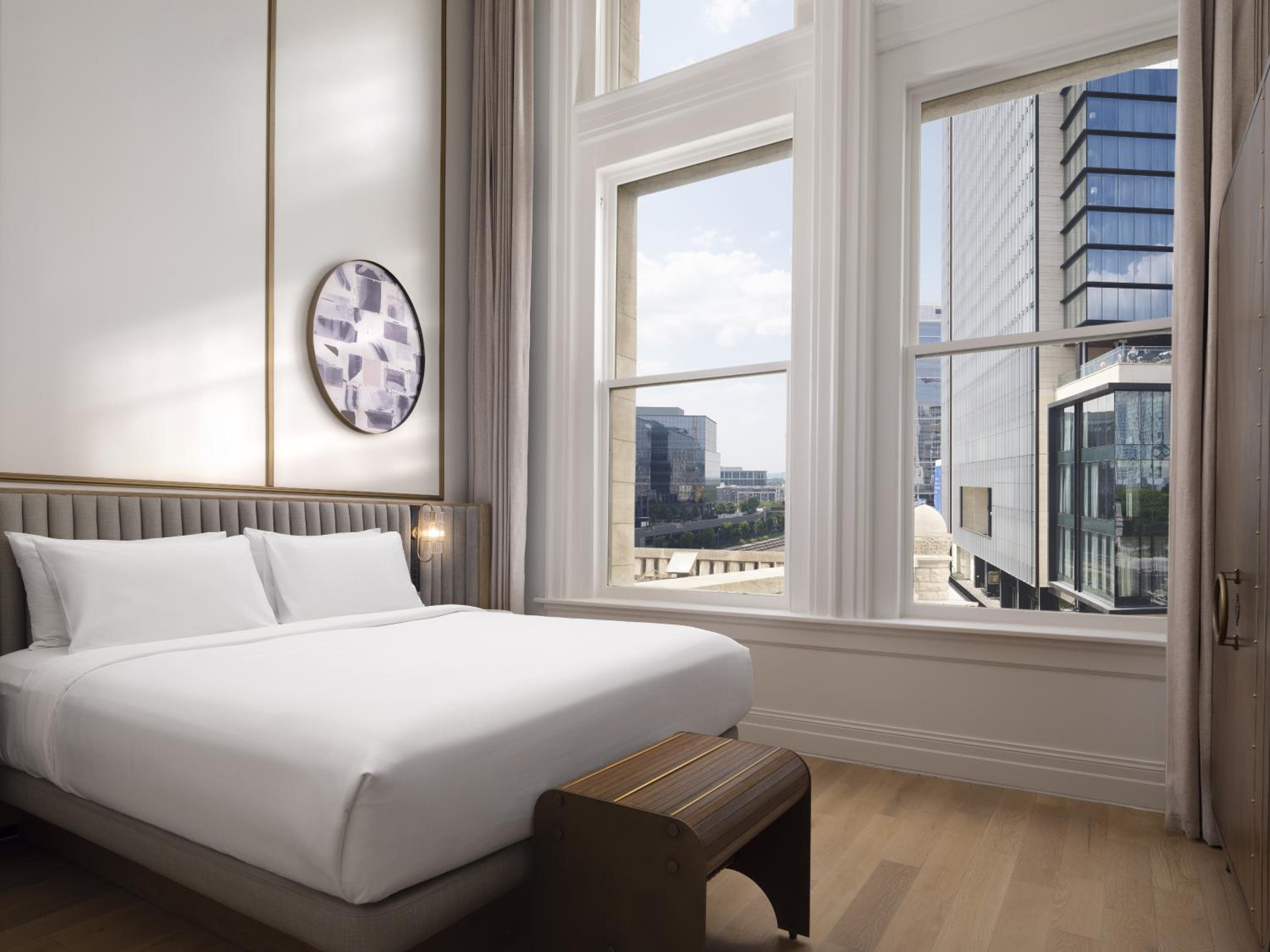 Deluxe King Room - Photo 4