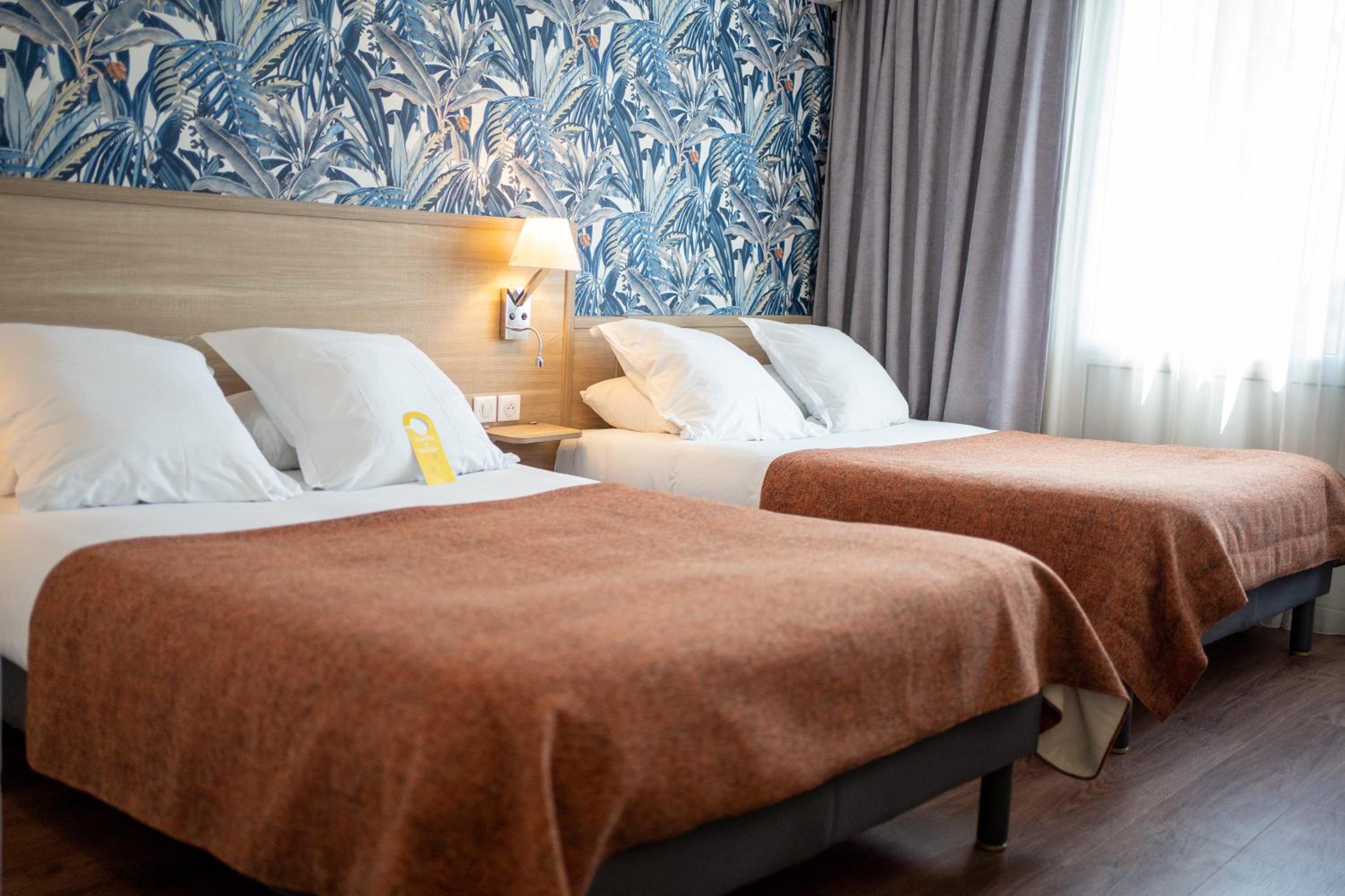 Family Room - 2 Double Beds - Photo 1
