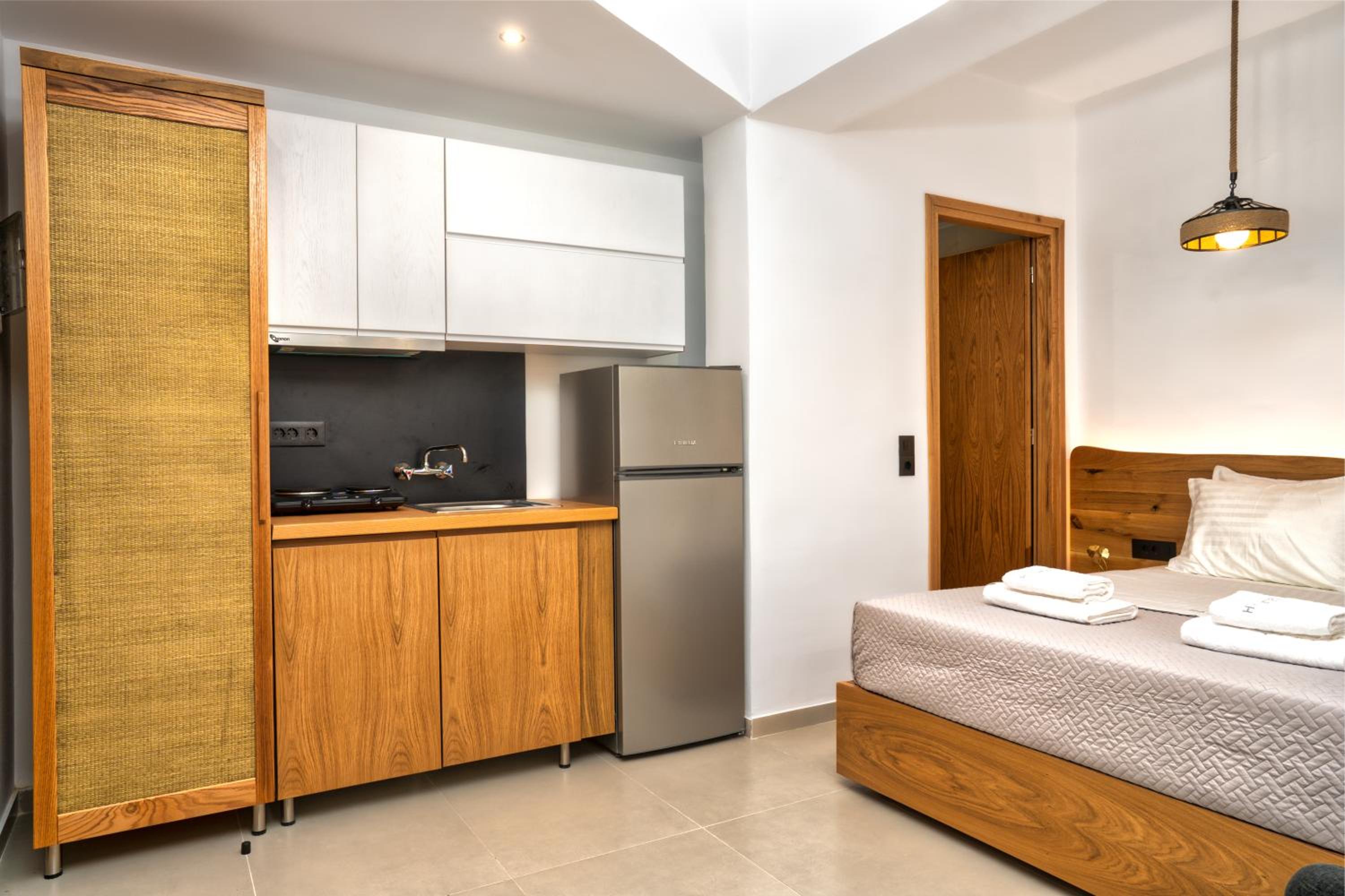 Junior Suite with Balcony - Photo 5