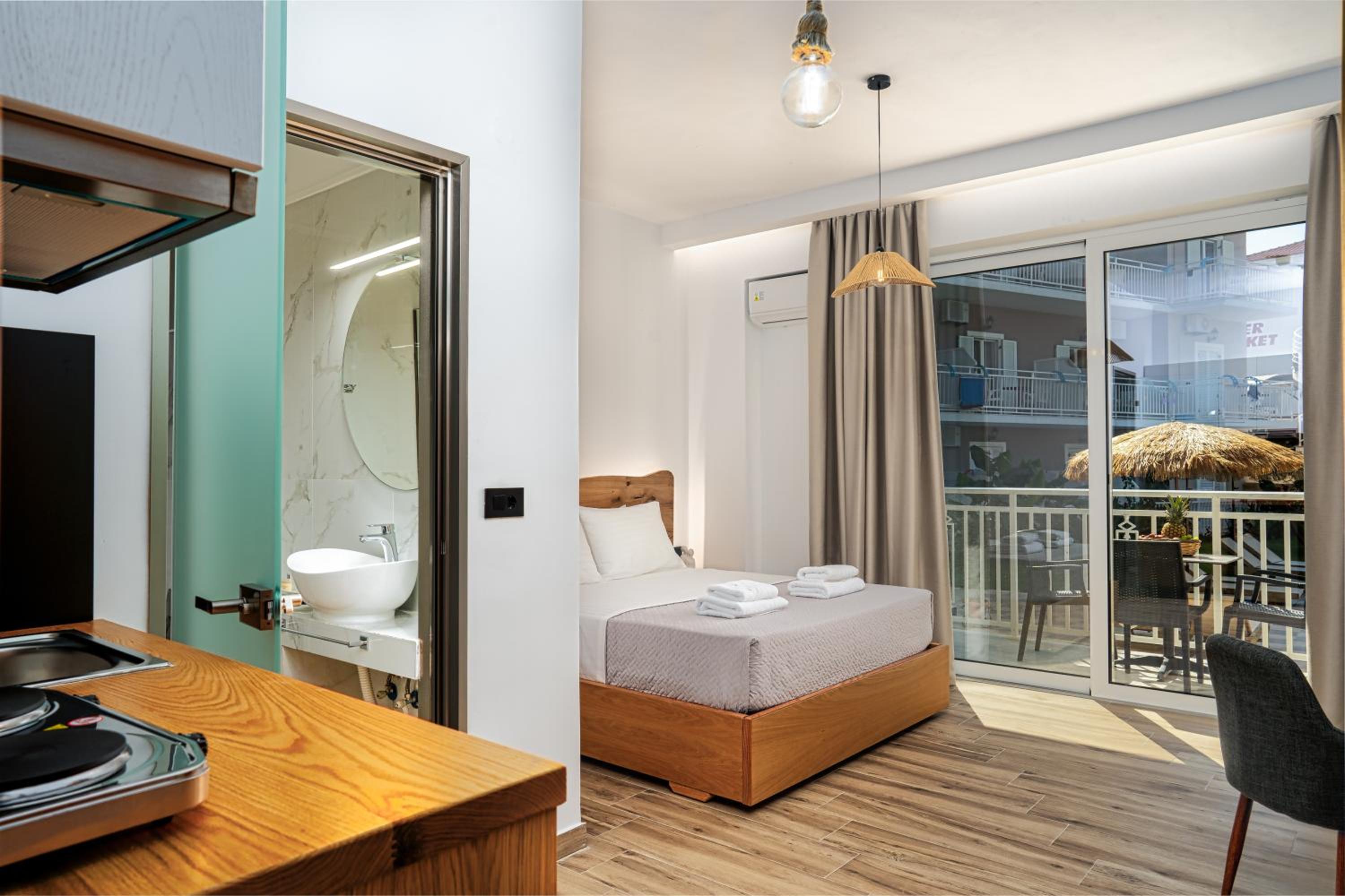 Deluxe Suite - Photo 1