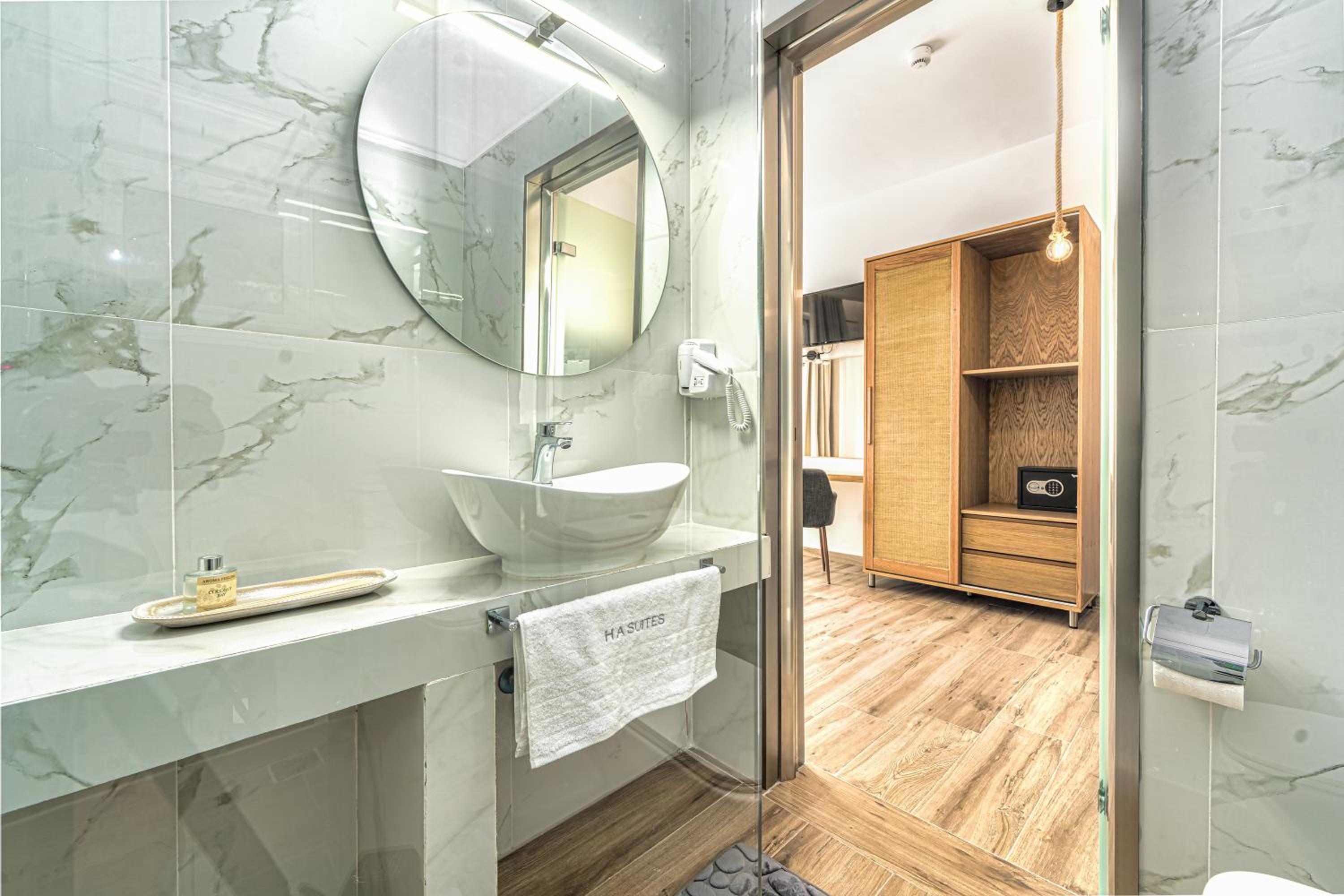 Deluxe Suite - Photo 4