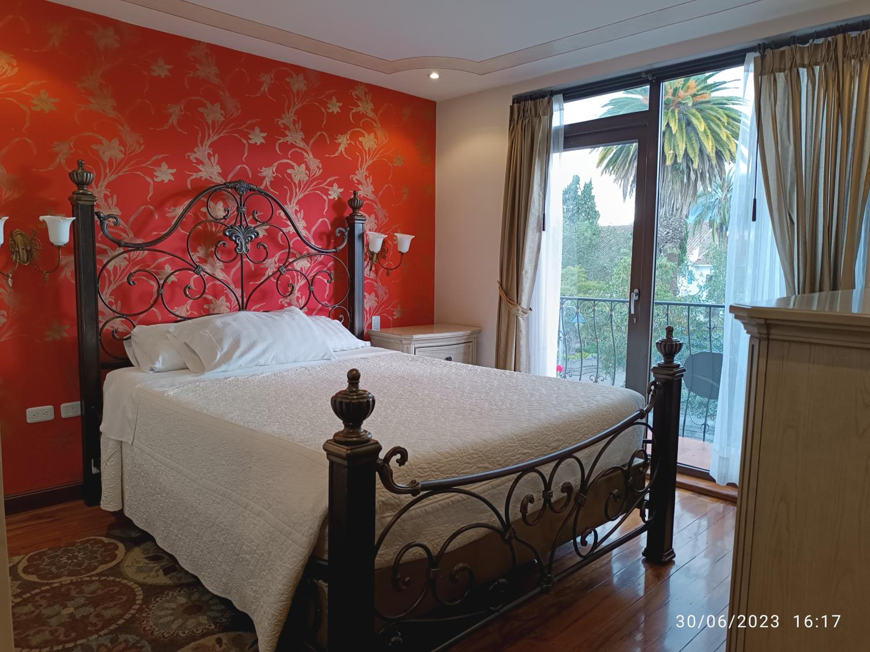 Queen Room with Balcony photo 2