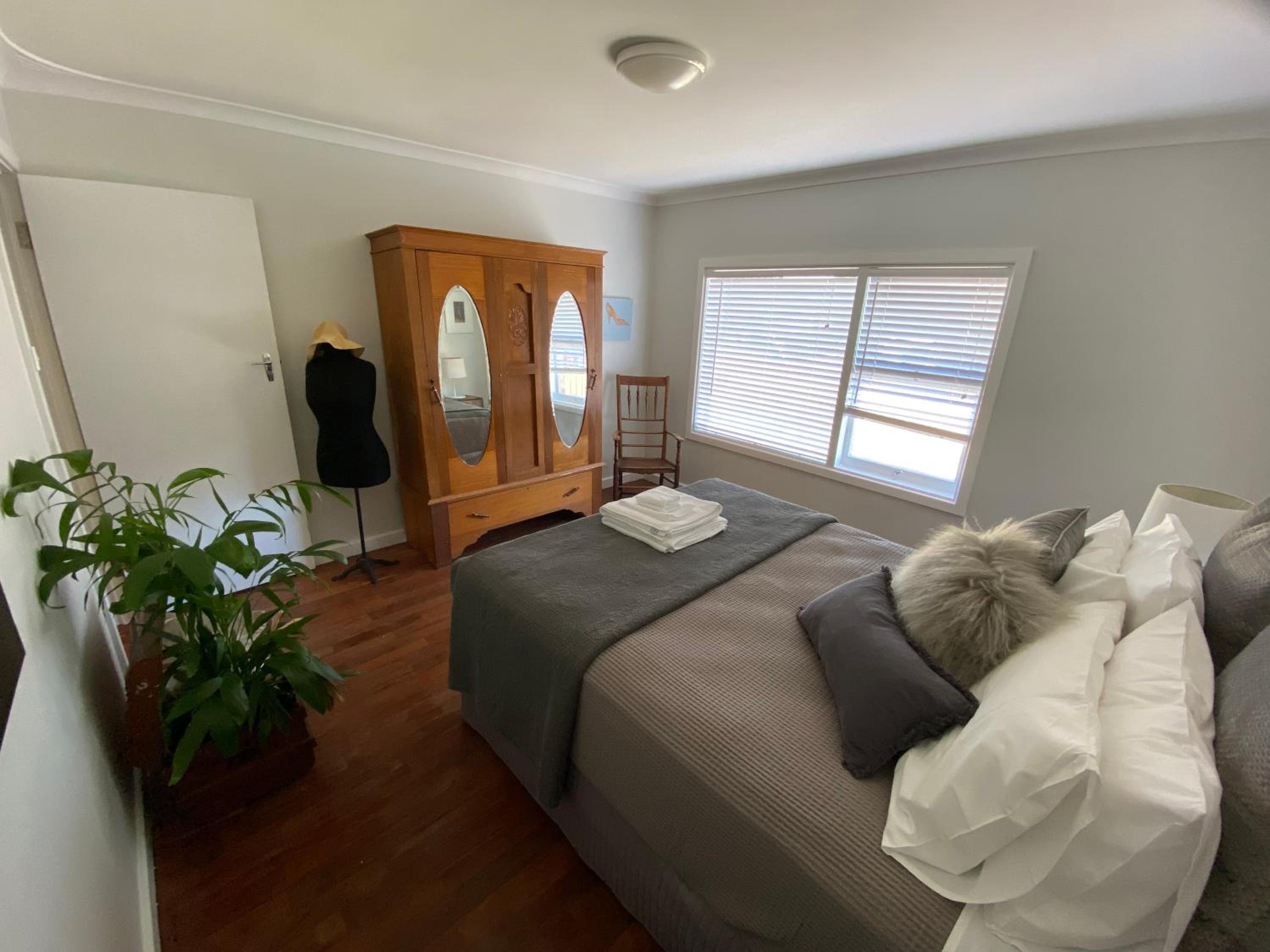 Three-Bedroom House photo 3