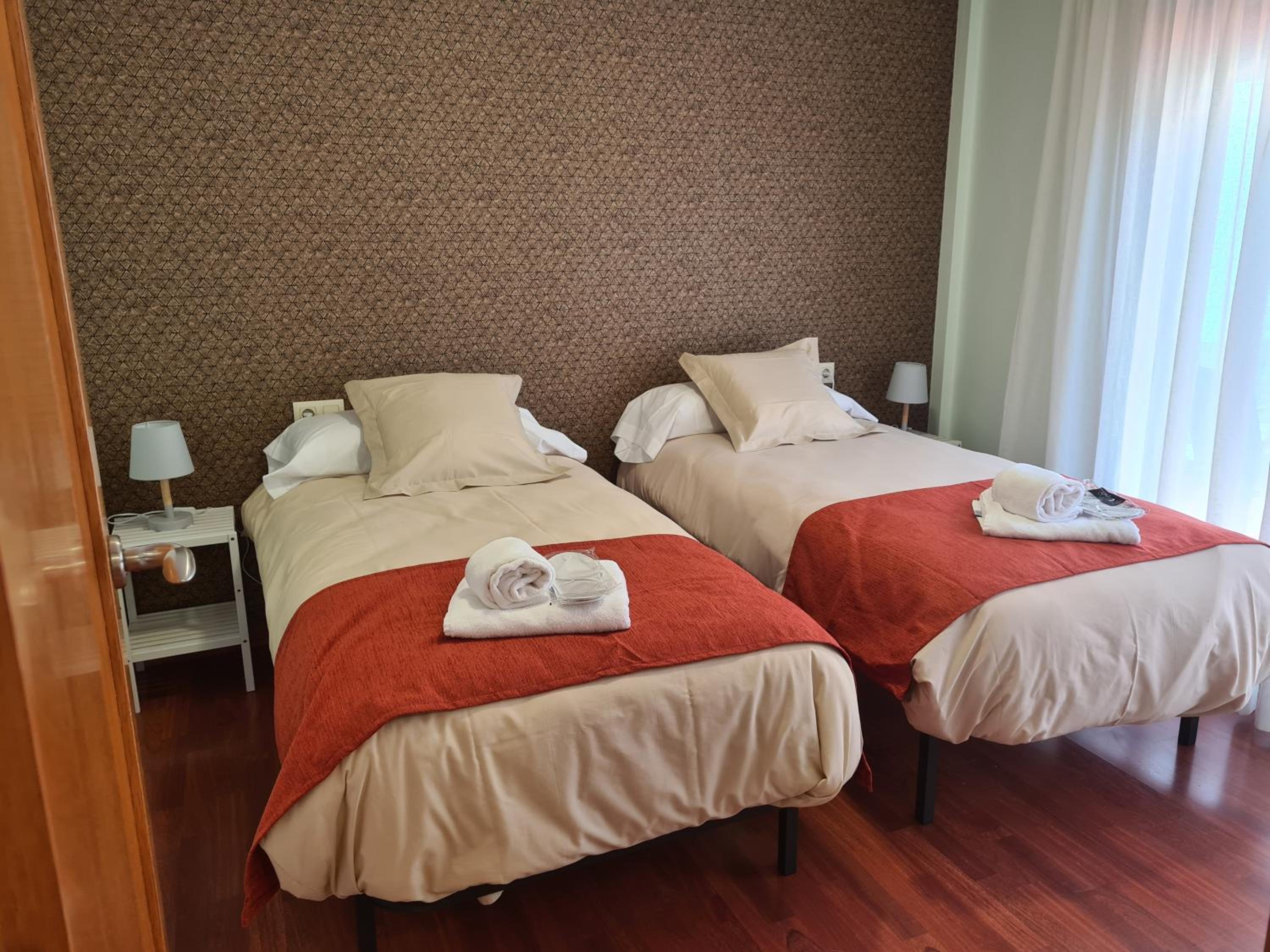 Apartment with Terrace - Photo 4