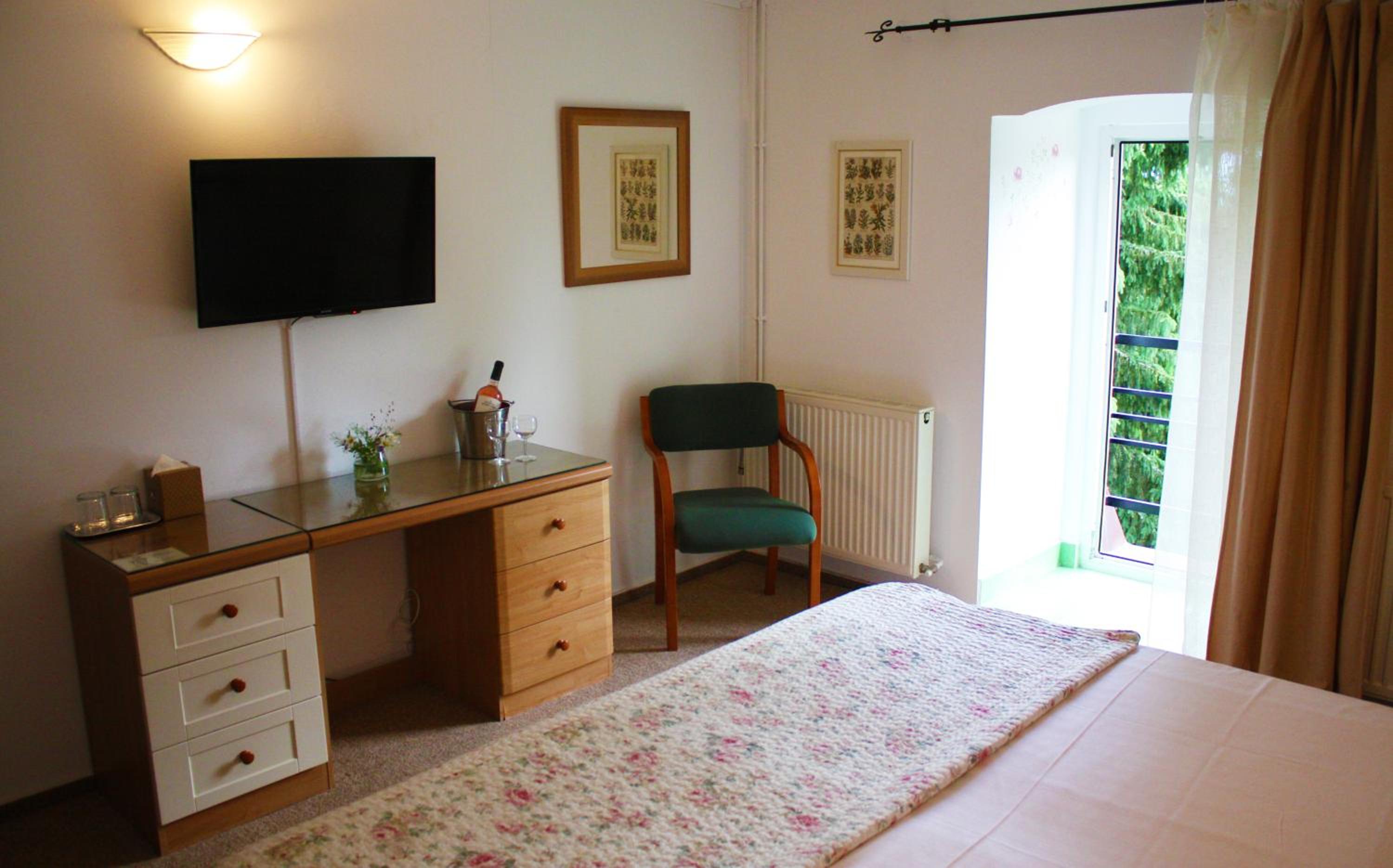 Double Room with Private Bathroom photo 2