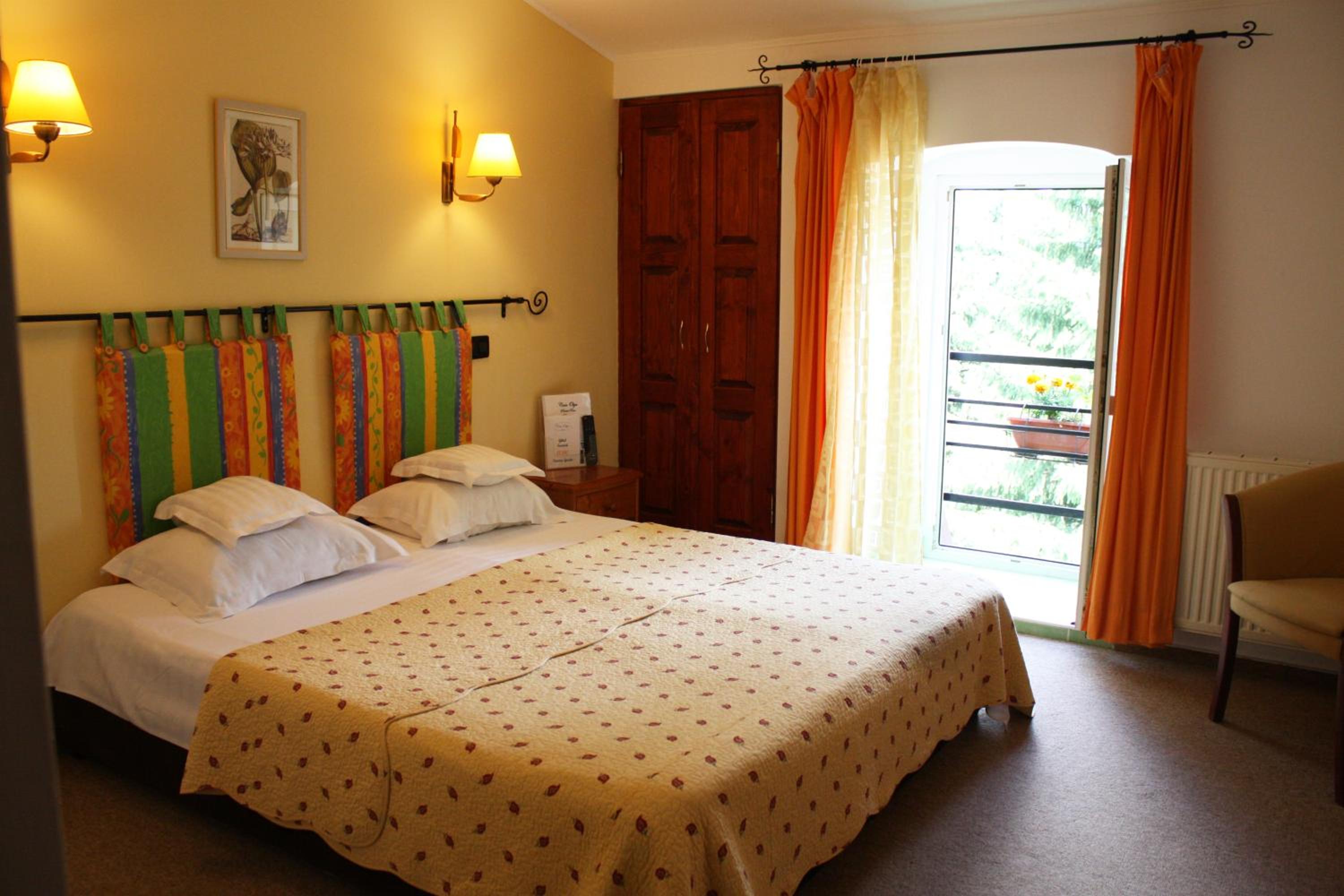 Double Room with Private Bathroom photo 1