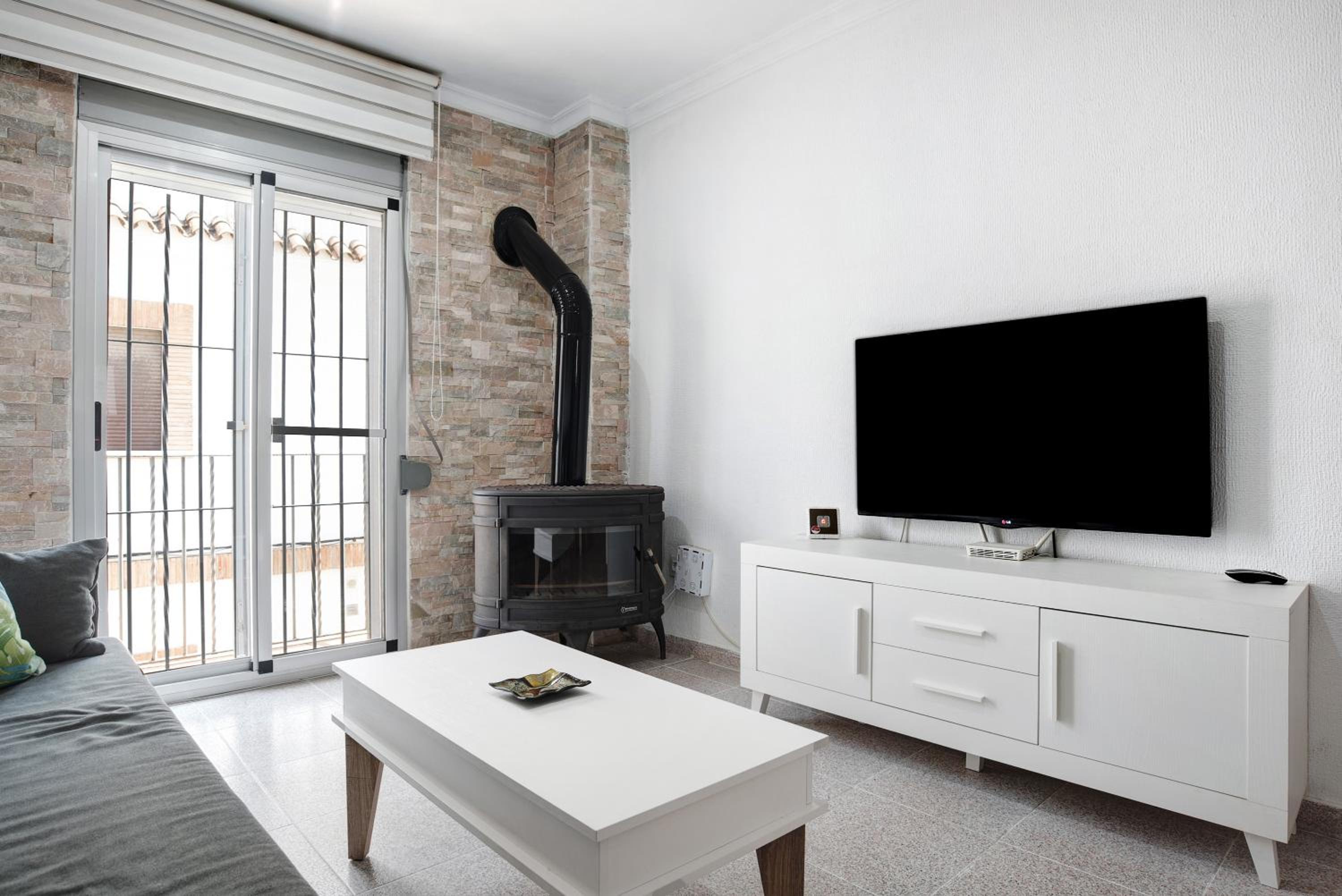 Three-Bedroom House photo 3