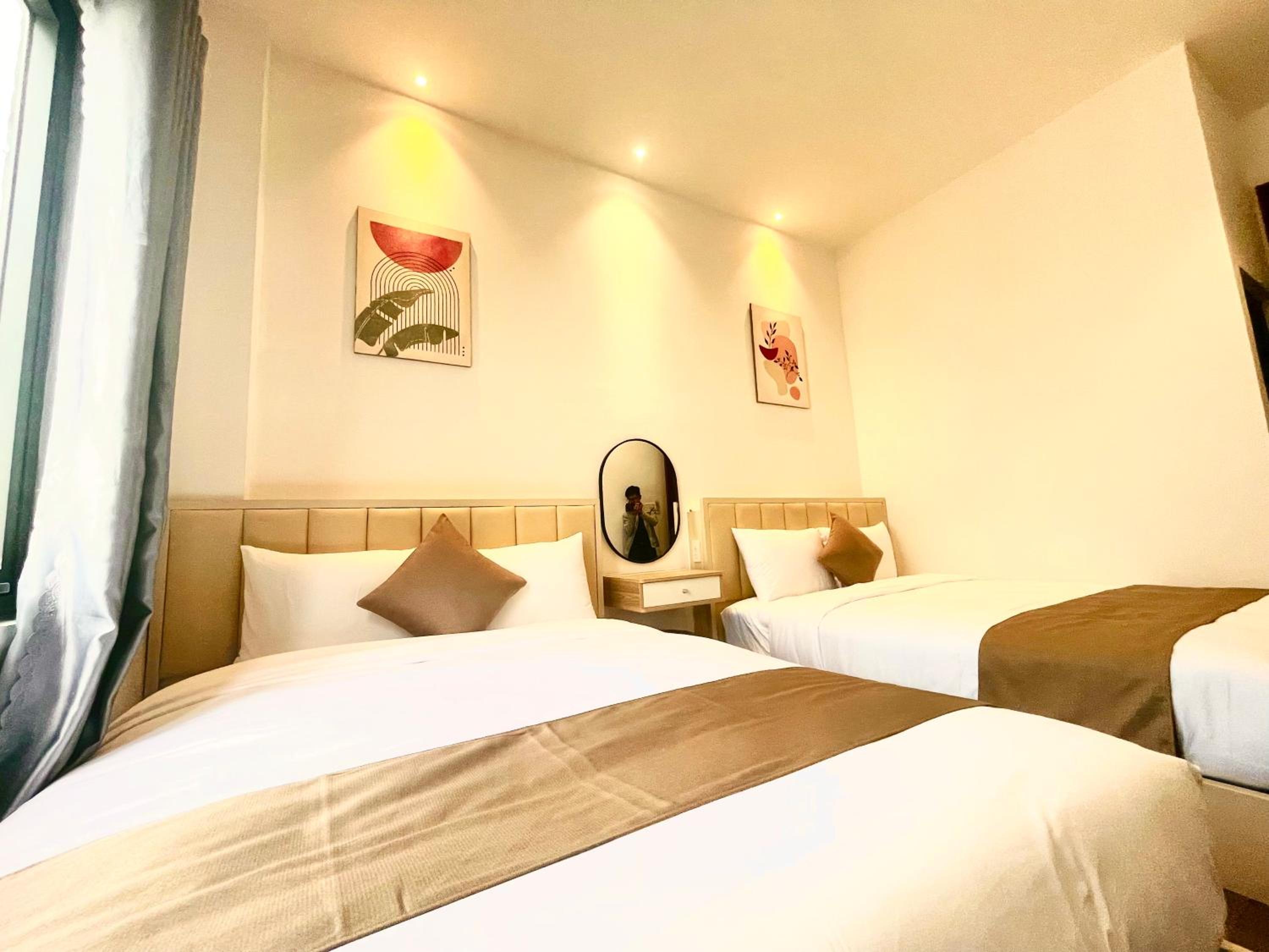 King Room with Two King Beds photo 3
