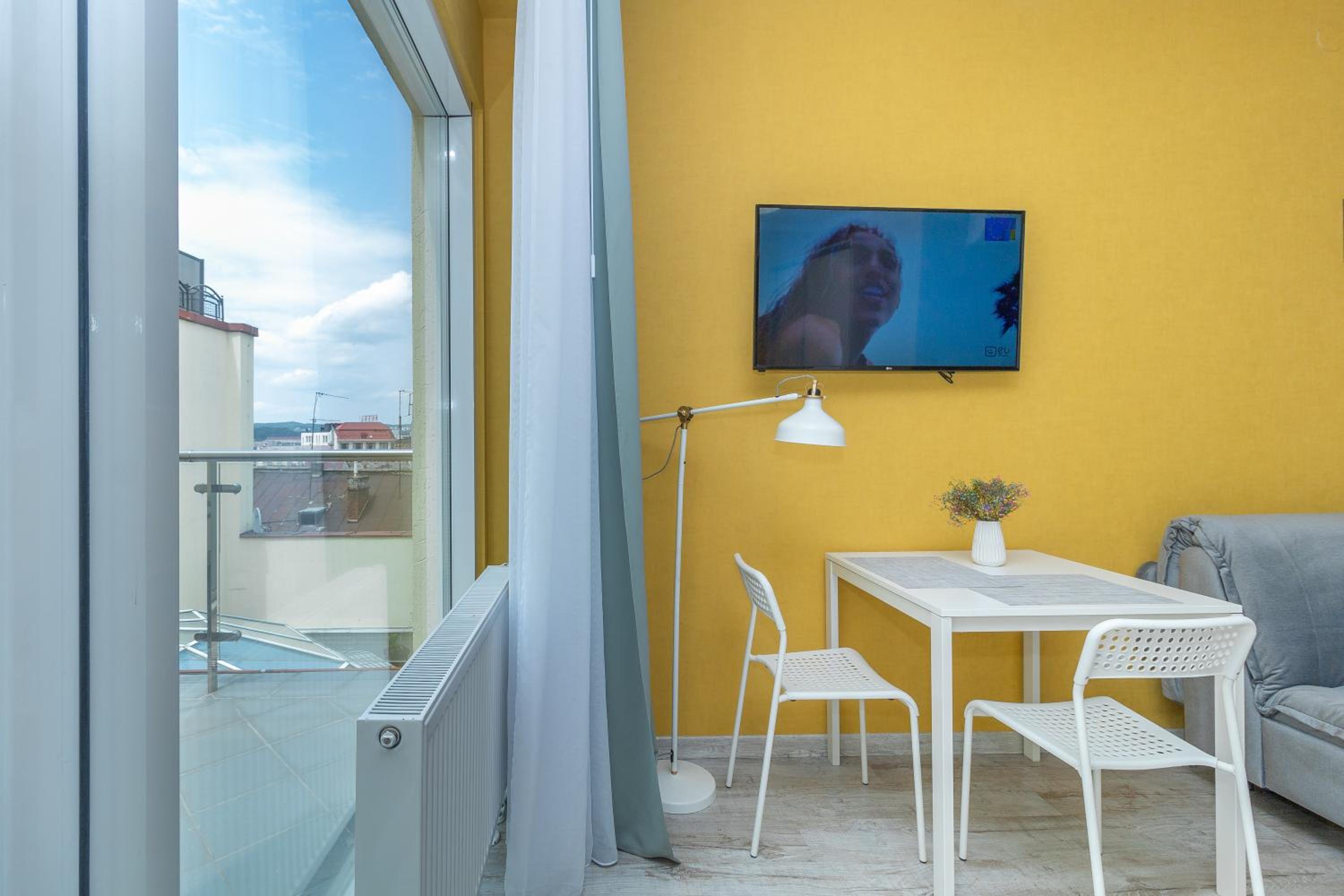 Apartment with Balcony photo 2