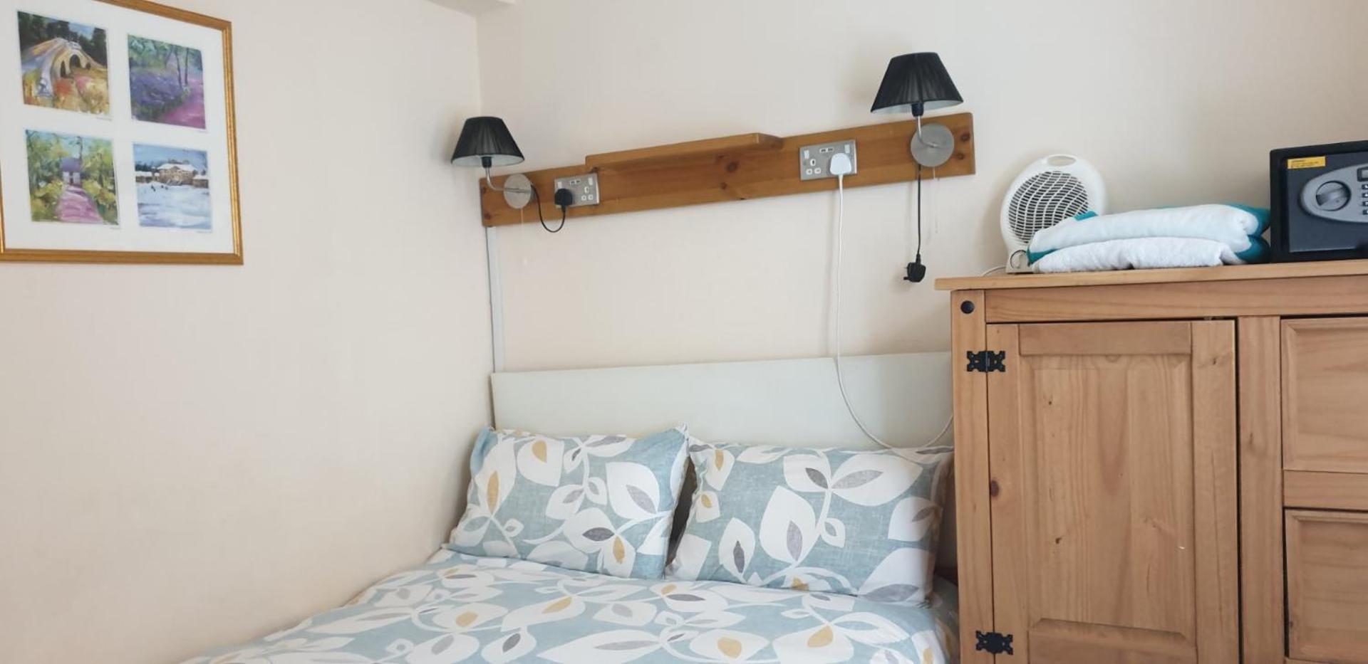 Double Room with Shared Bathroom photo 1
