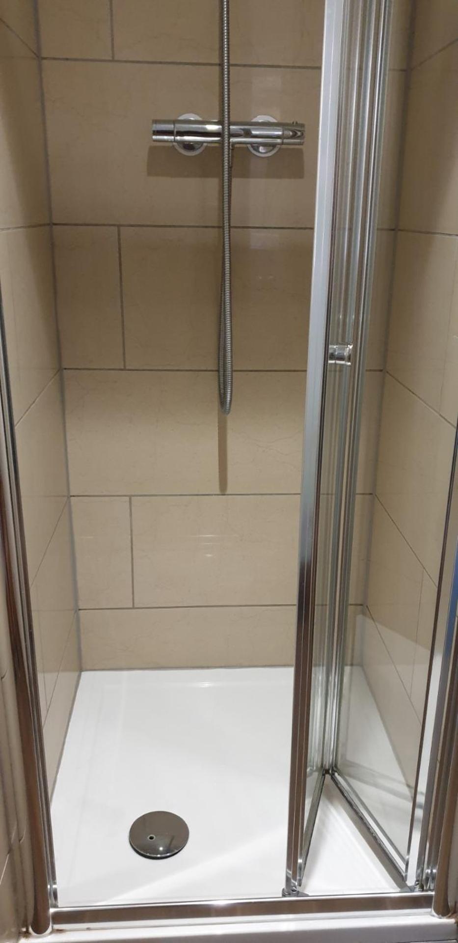 Double Room with Shared Bathroom photo 3
