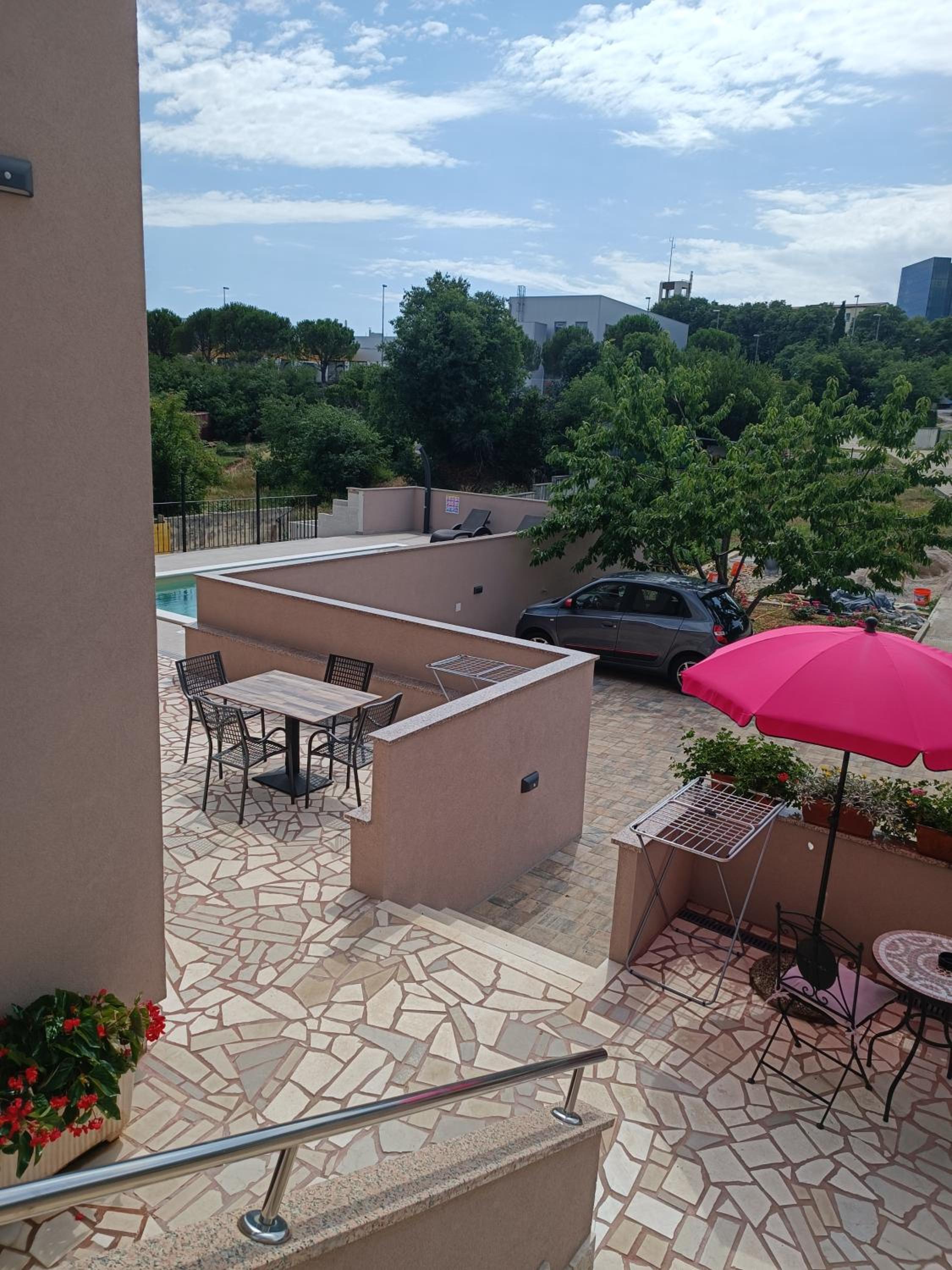 Apartment with Terrace - Photo 3