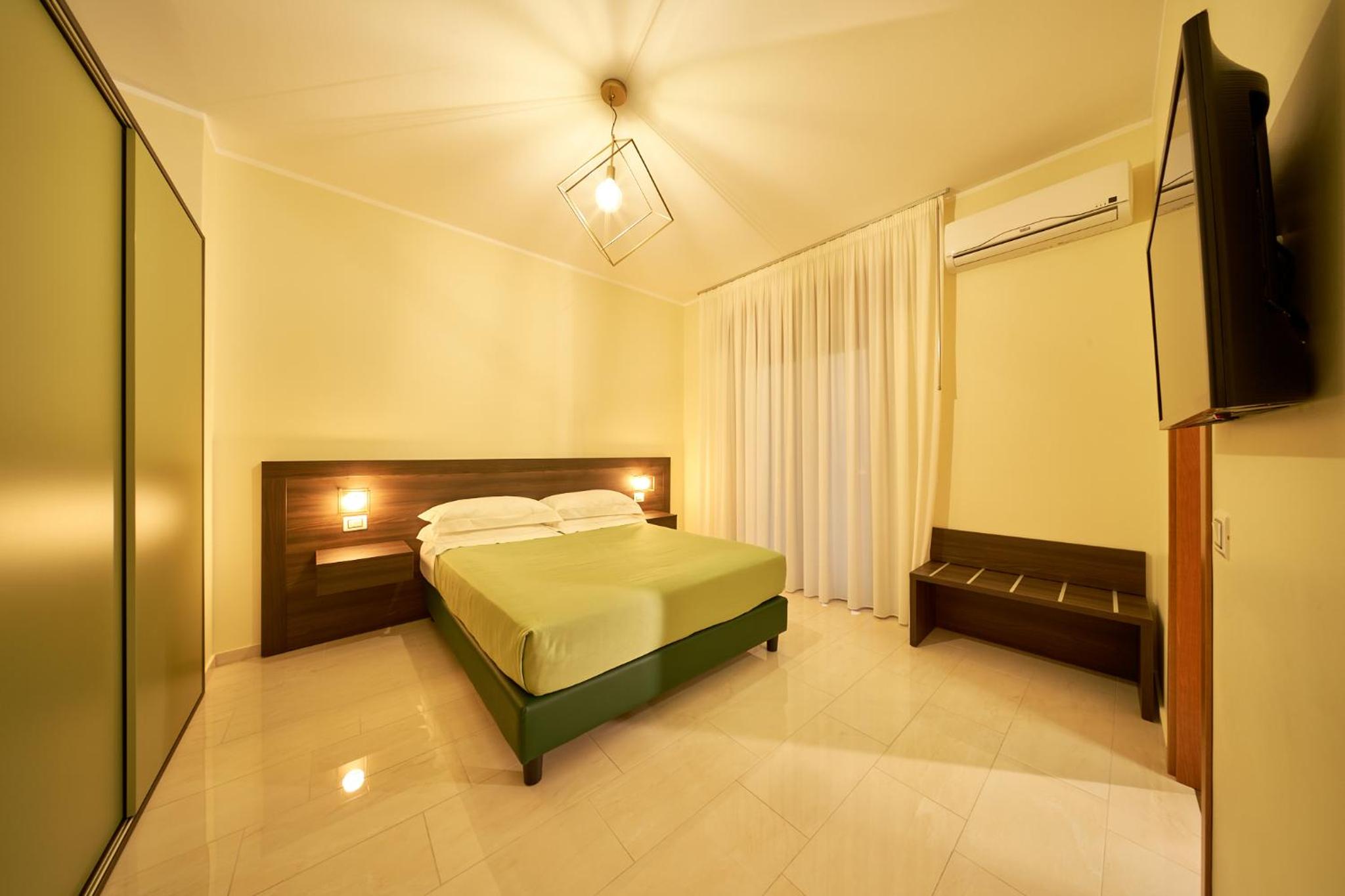 Deluxe Double Room with Balcony and Sea View photo 2