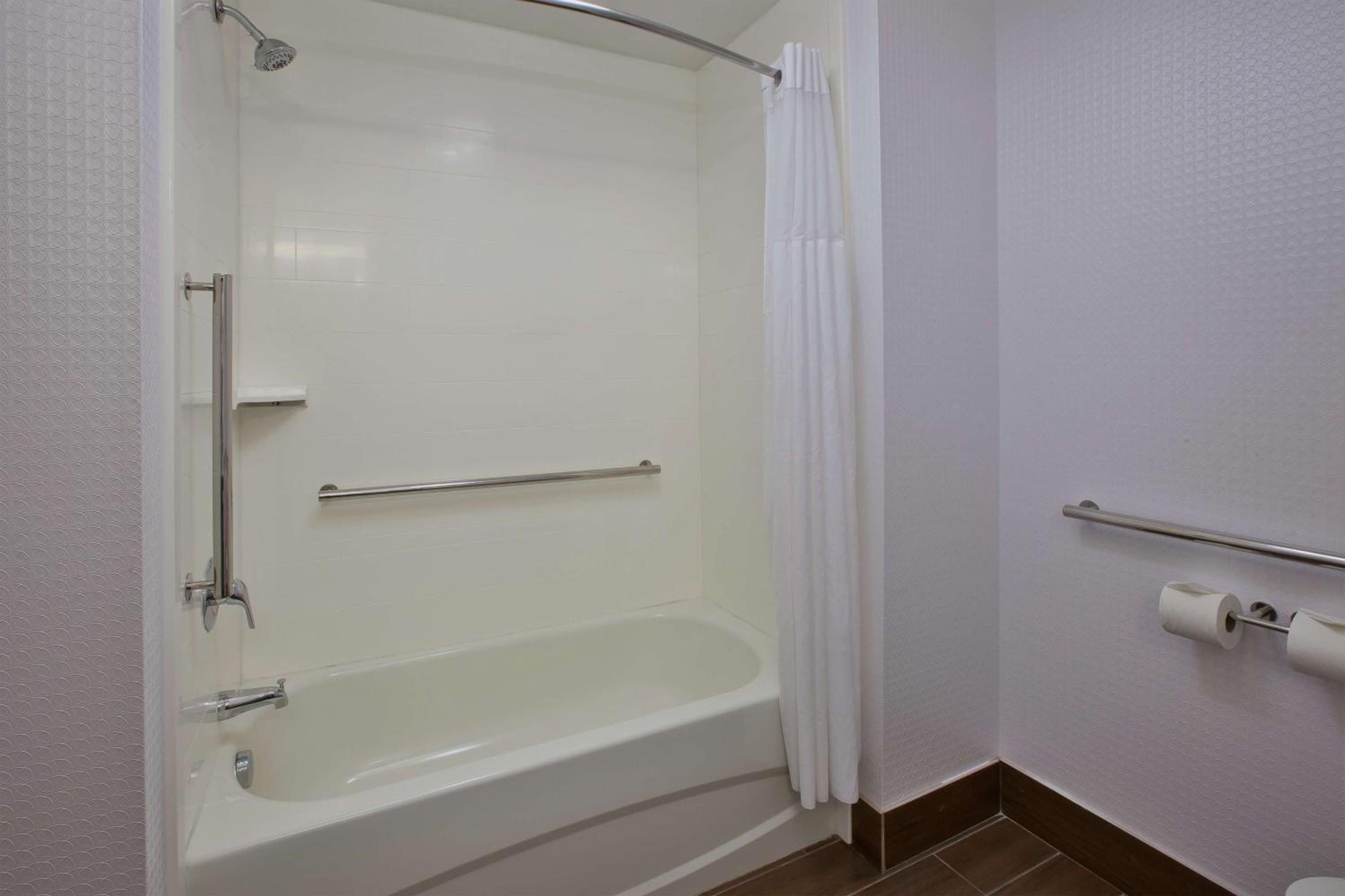 Queen Room with Two Queen Beds - Mobility and Hearing Access/Non-Smoking - Photo 2