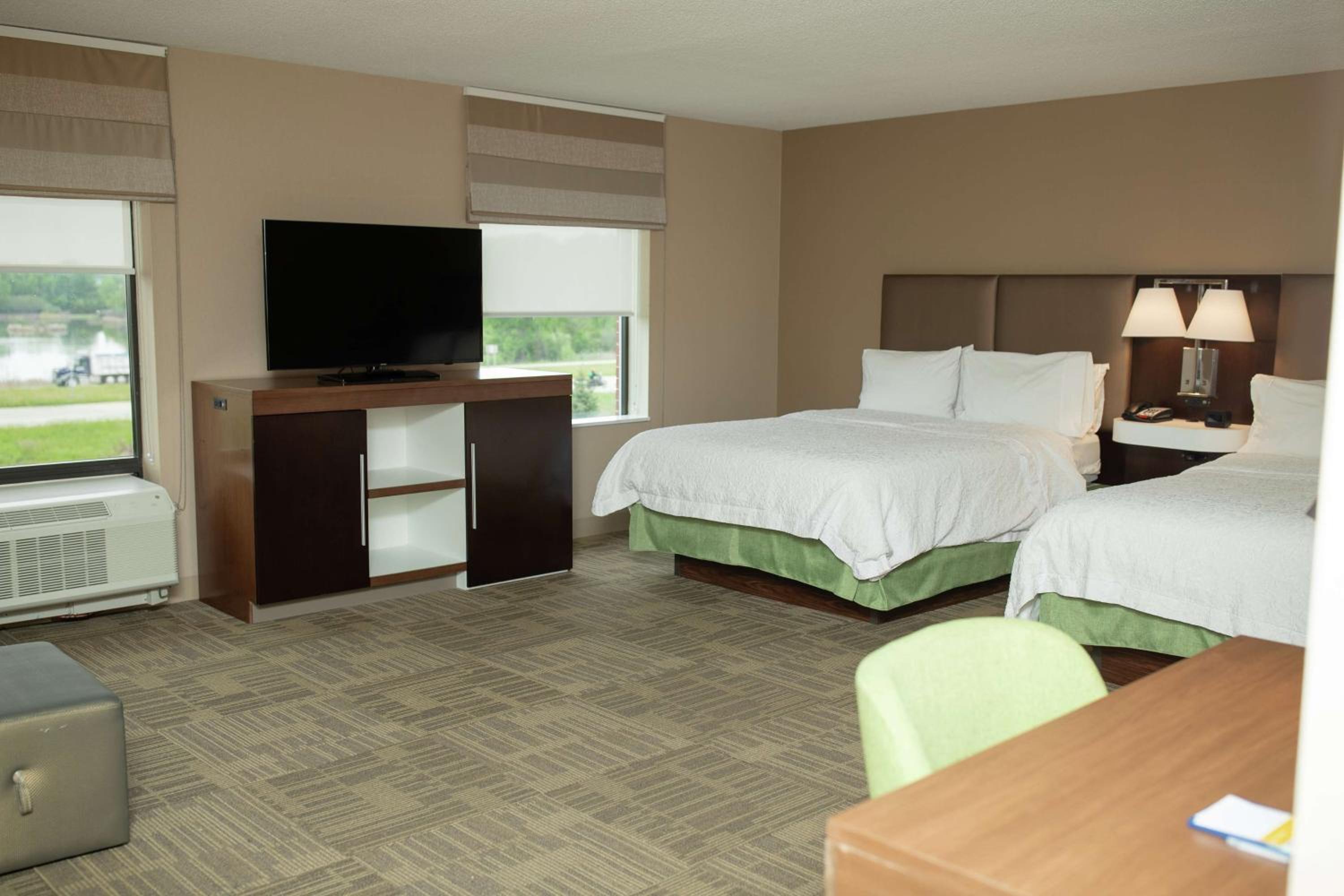 Queen Studio Suite with Two Queen Beds and Sofa Bed - Non-Smoking - Photo 4