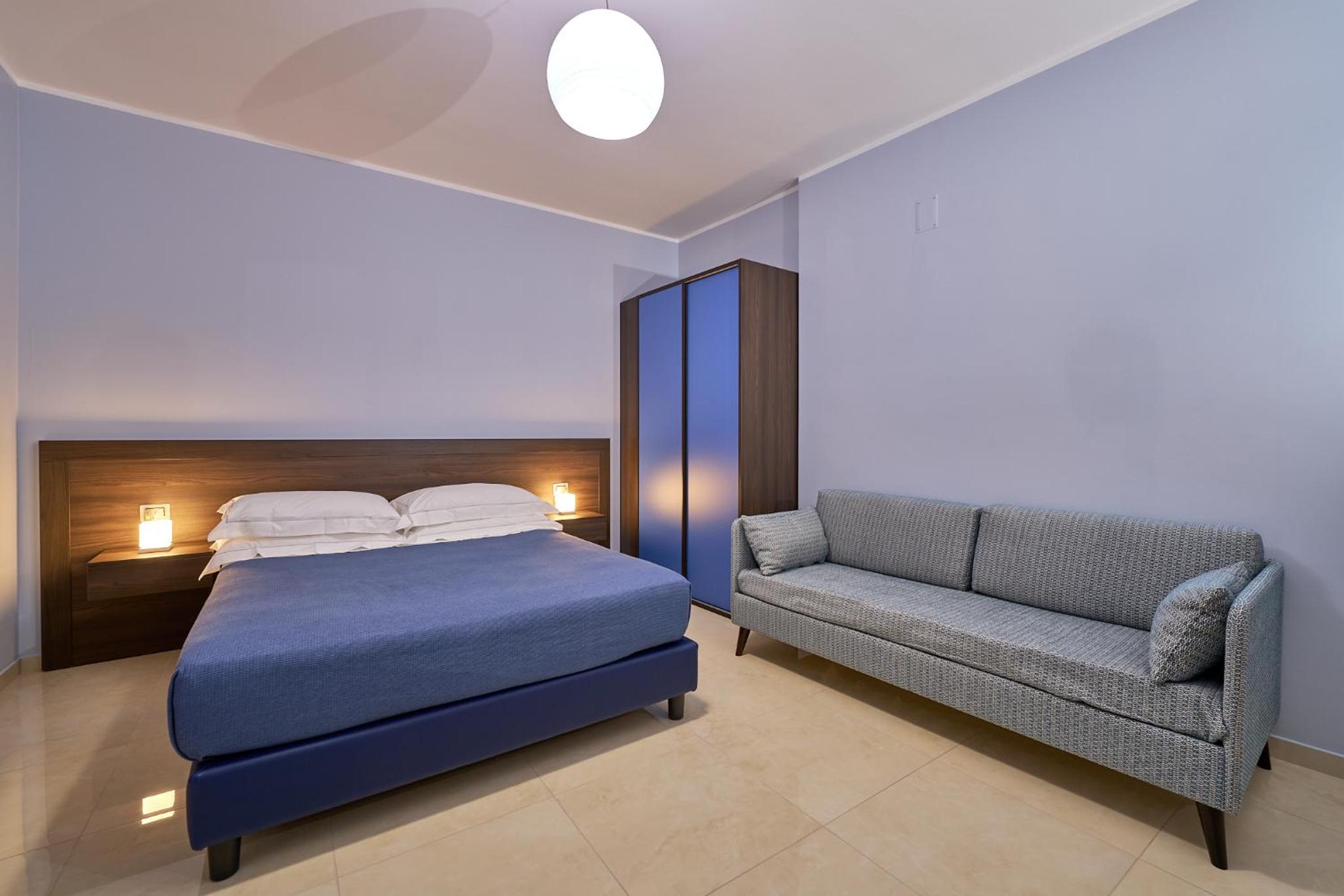 Deluxe Double Room with Balcony and Sea View - Photo 13