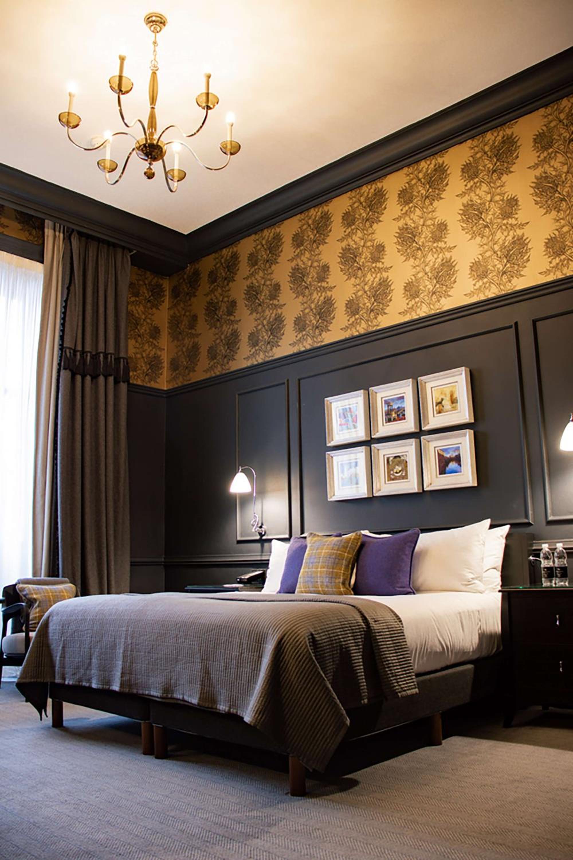 One-Bedroom King Suite with Castle View - Photo 5