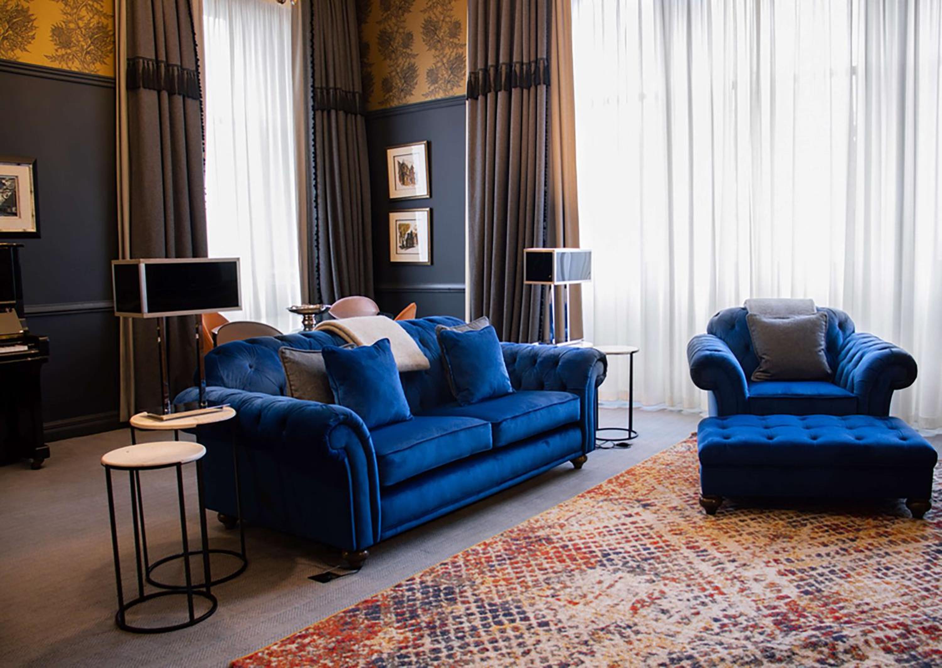 One-Bedroom King Suite with Castle View - Photo 3