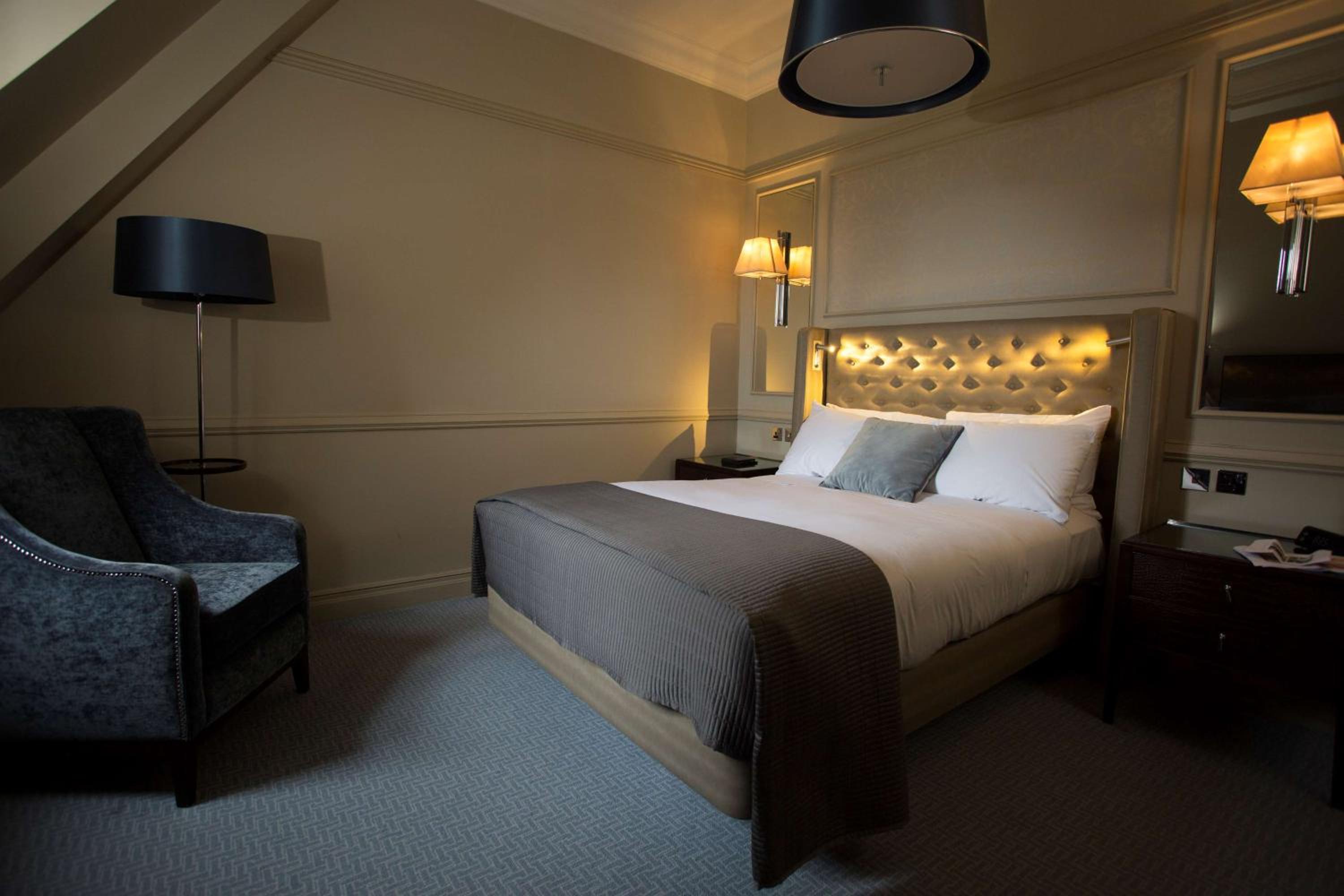 Junior Queen Suite with Castle View