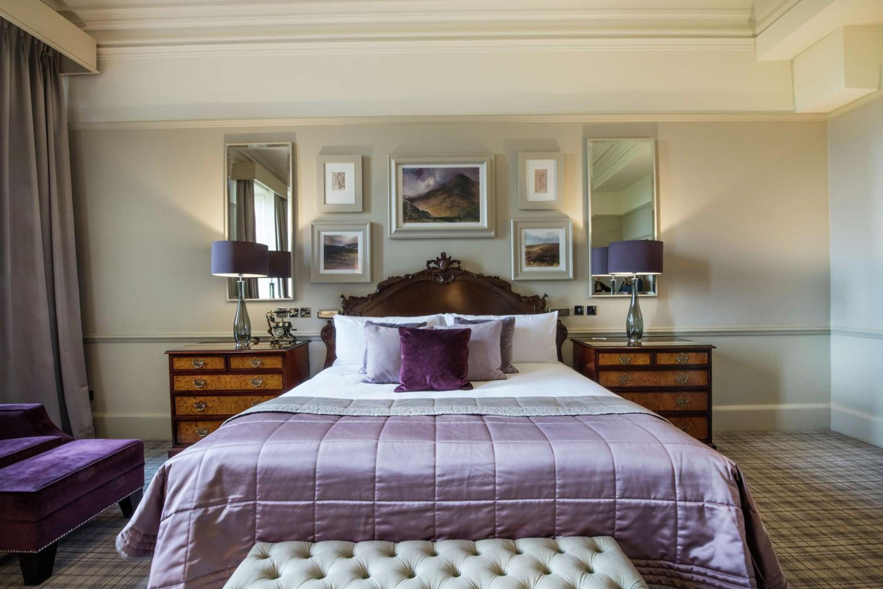 One-Bedroom King Suite with Castle View - Photo 22