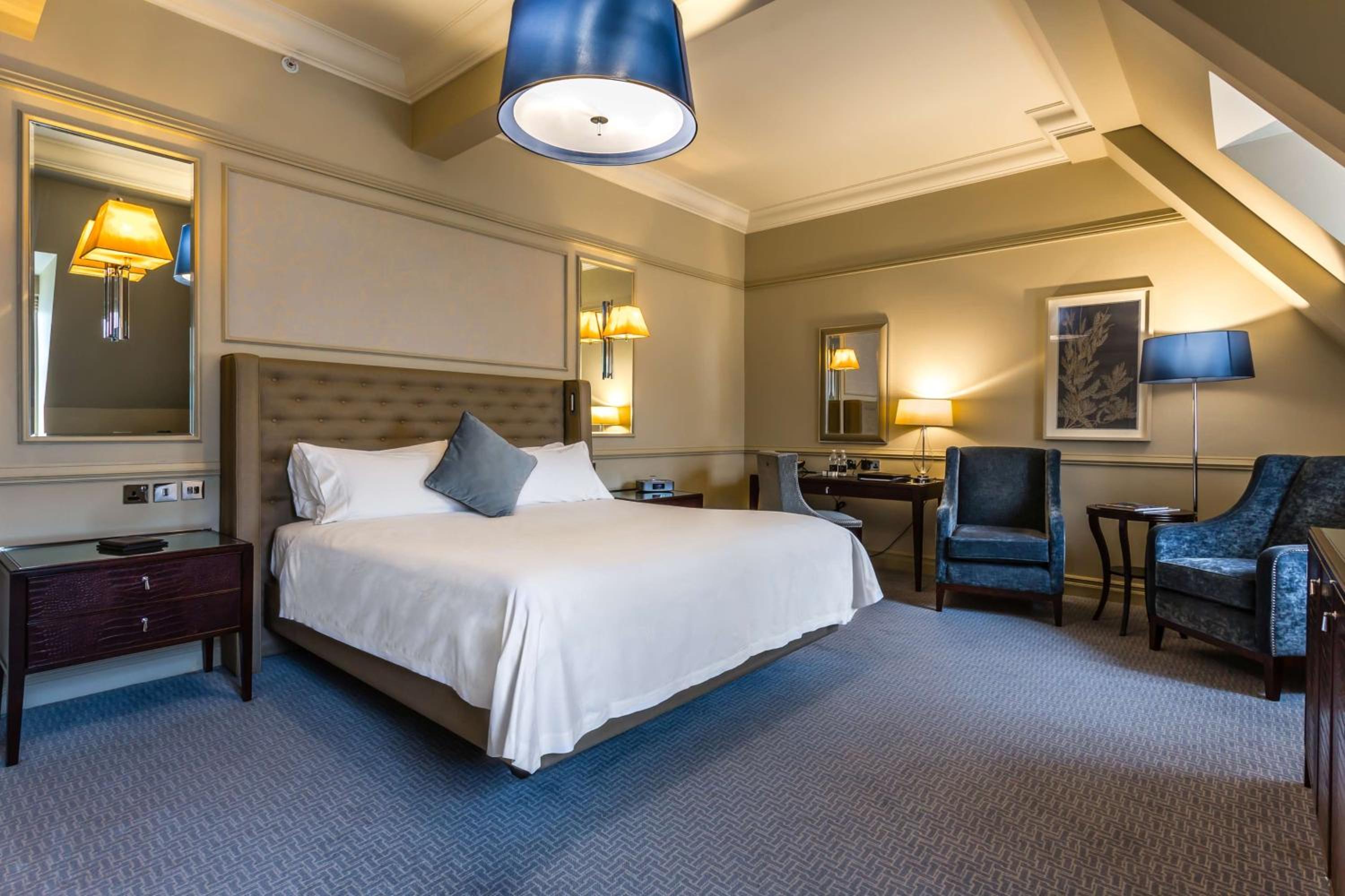 Deluxe King Room - Photo 4