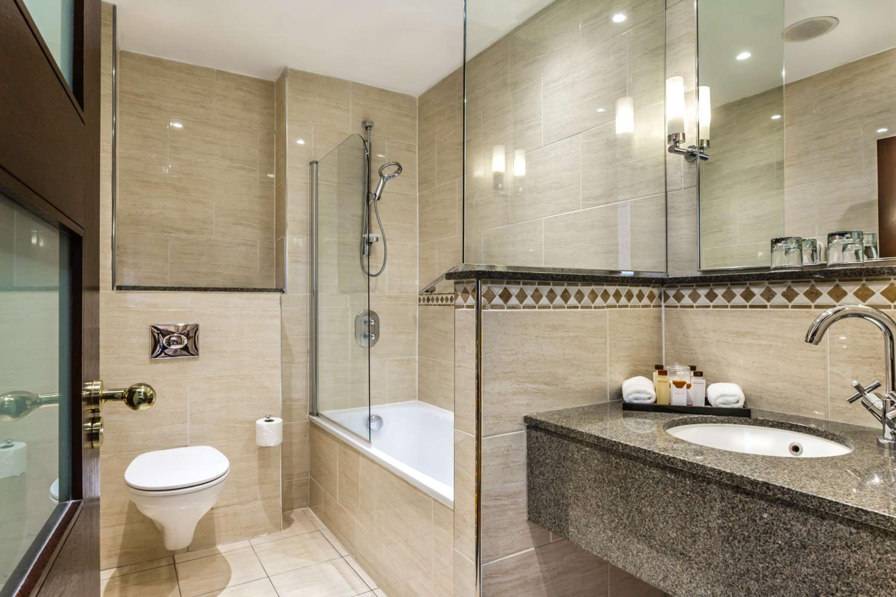Superior King Room - Photo 5