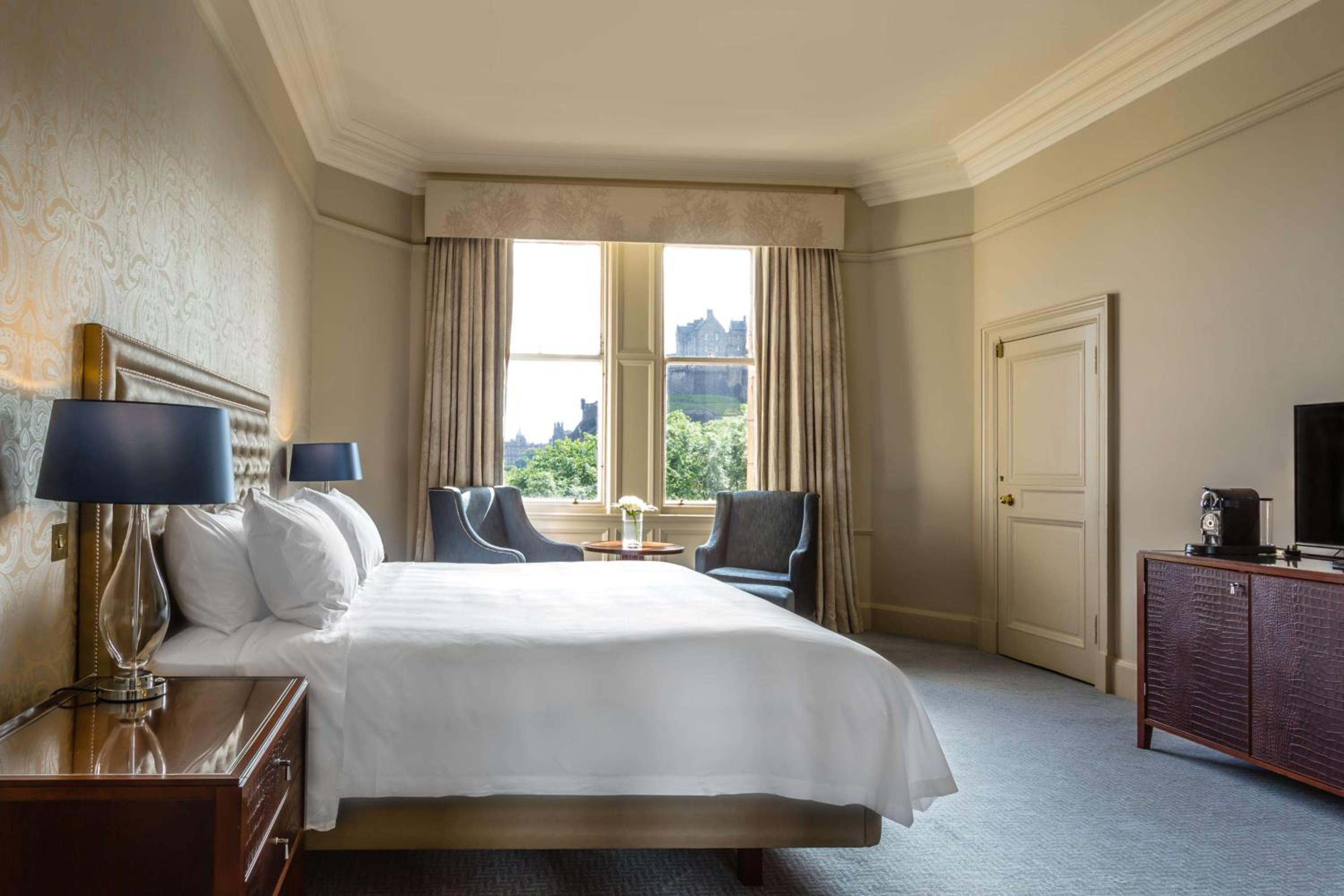 Premier King Room with Castle View - Photo 7