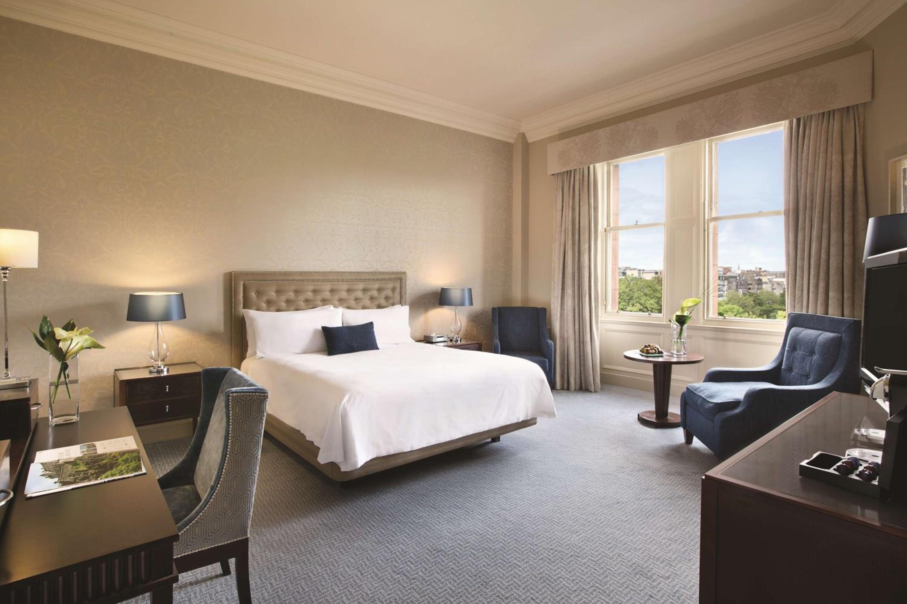 Premier Queen Room with Castle View - Photo 1