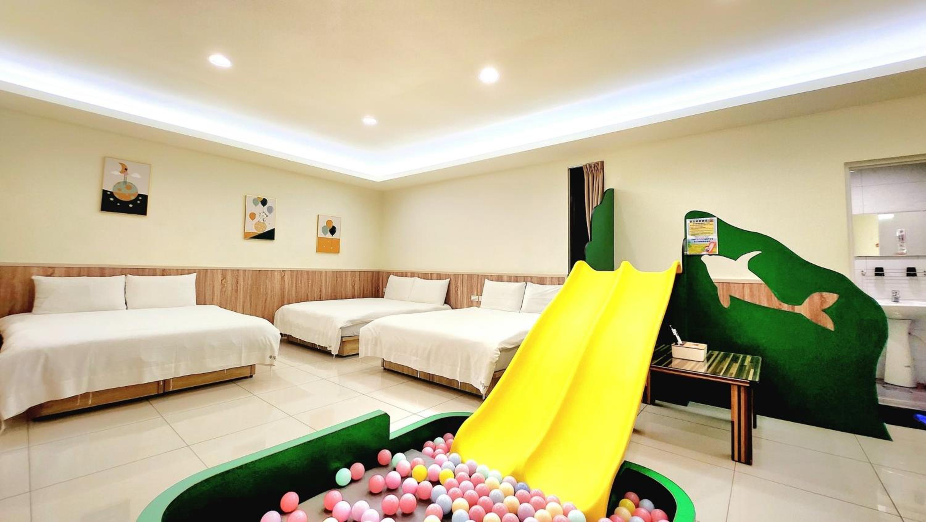 Deluxe Family Room