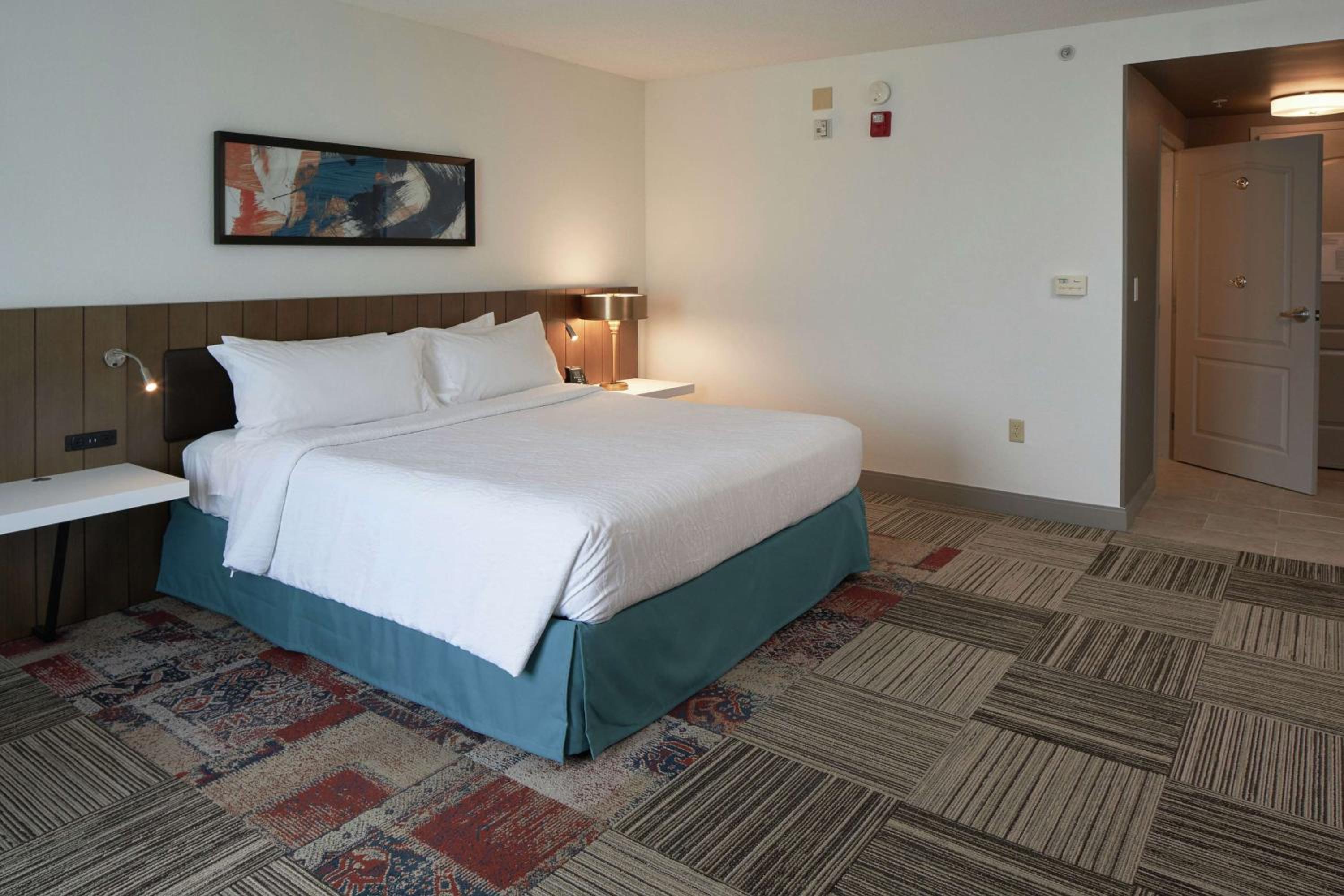 King Room with Bath Tub - Mobility Access - Photo 2