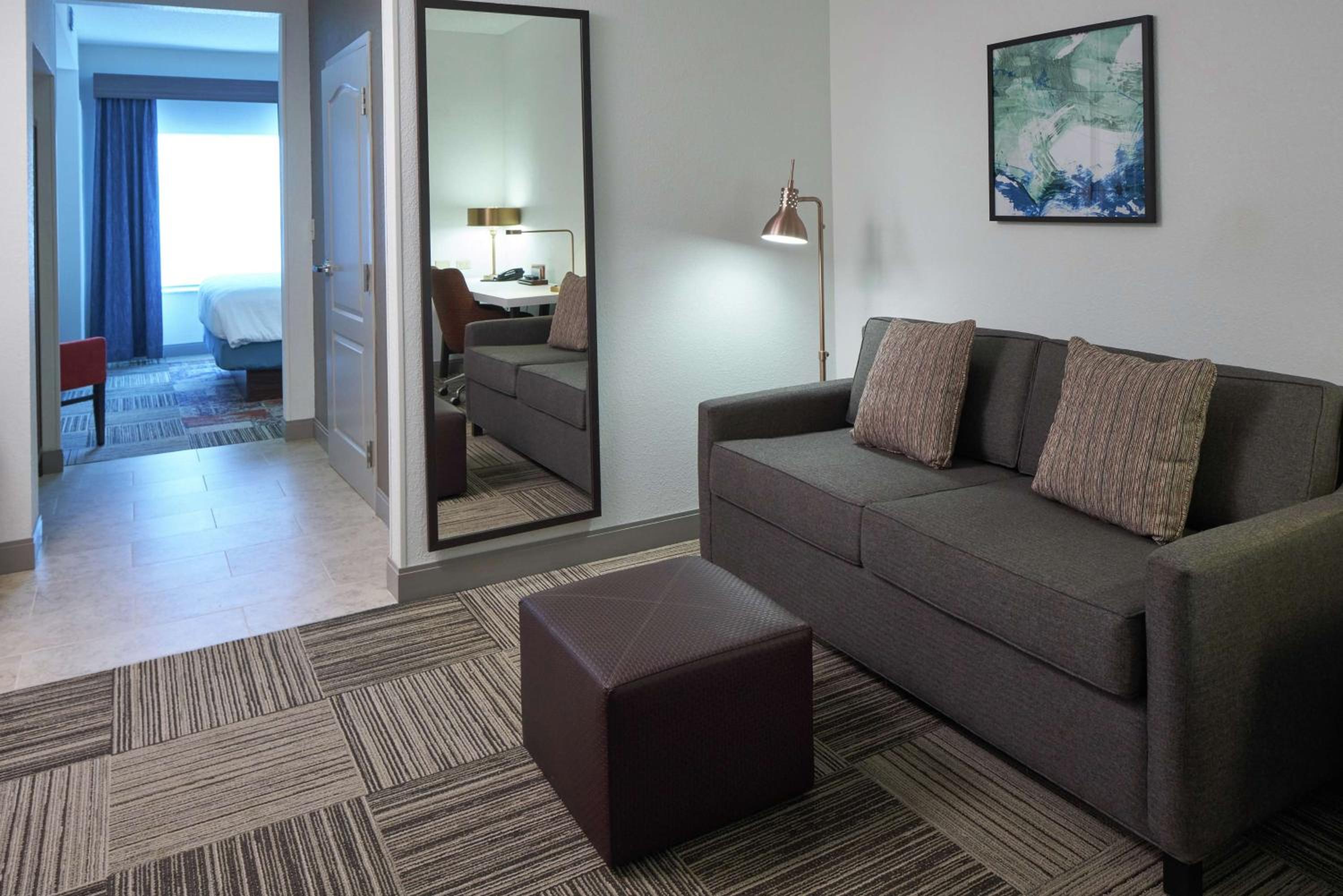 Junior King Suite with Seating Area - Photo 5