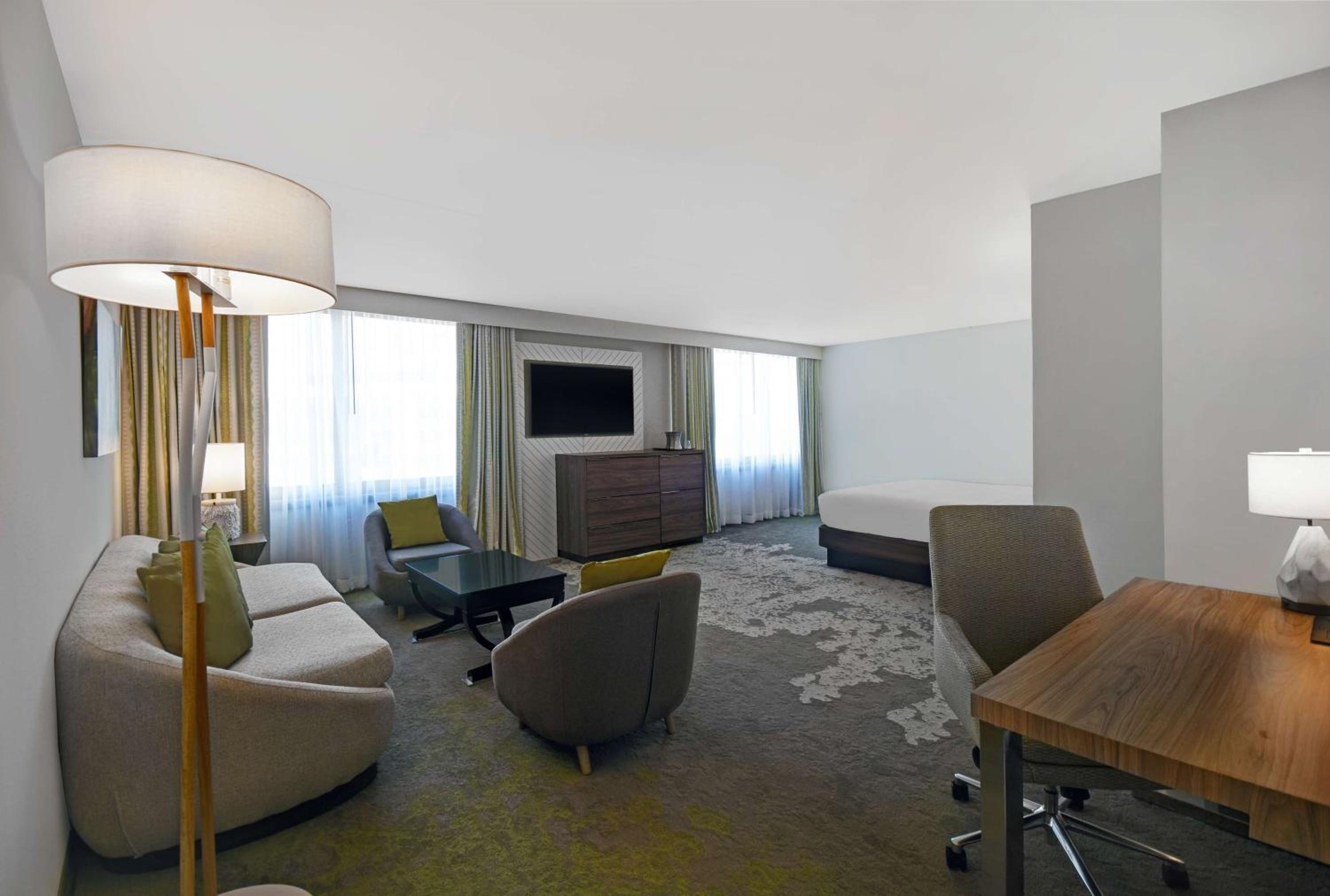 Junior Suite with King Bed - Photo 3