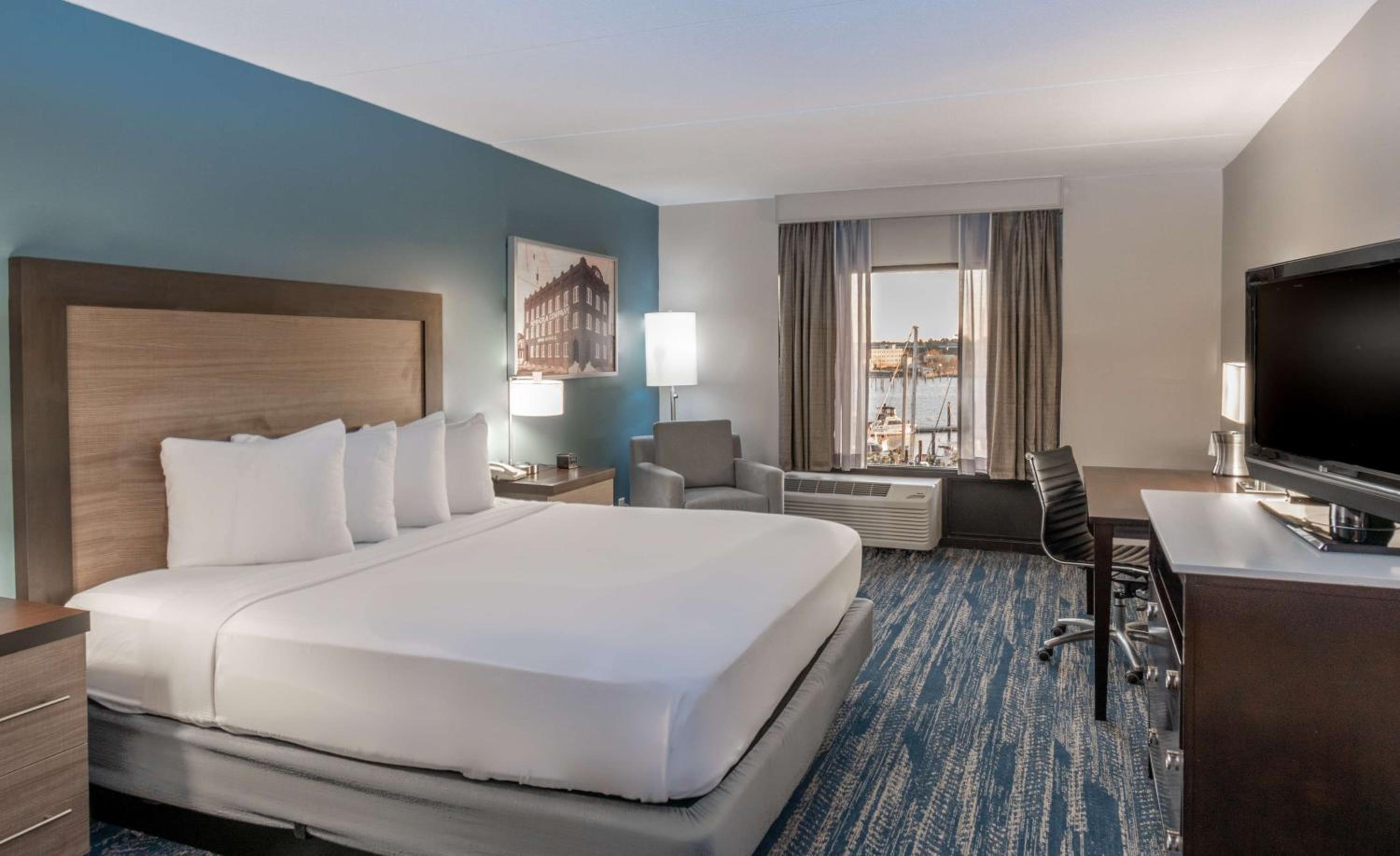 King Room with River View - Non-Smoking - Photo 1