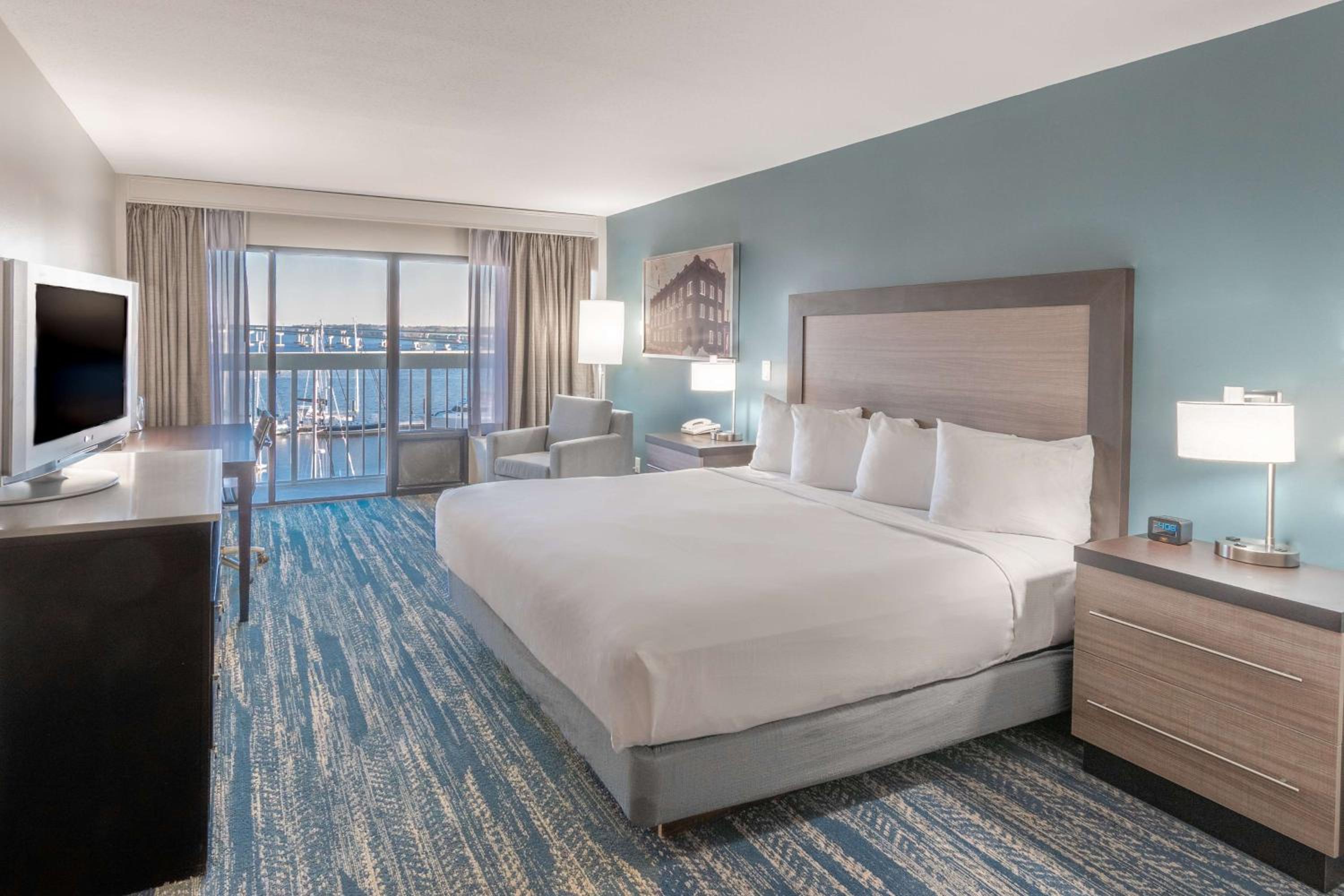 King Room with River View and Balcony - Non-Smoking - Photo 1