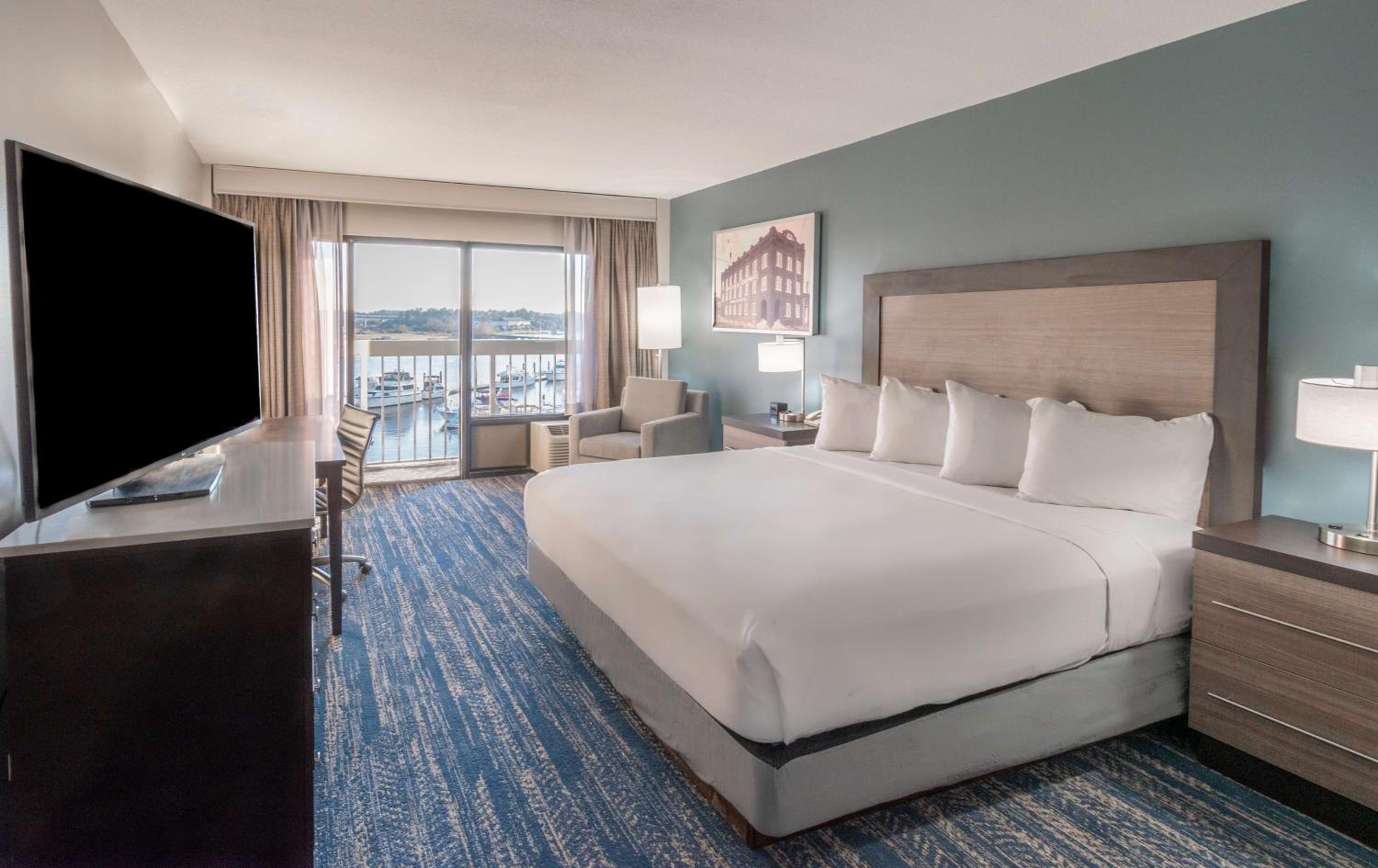 One-Bedroom King Suite with River View - Photo 2
