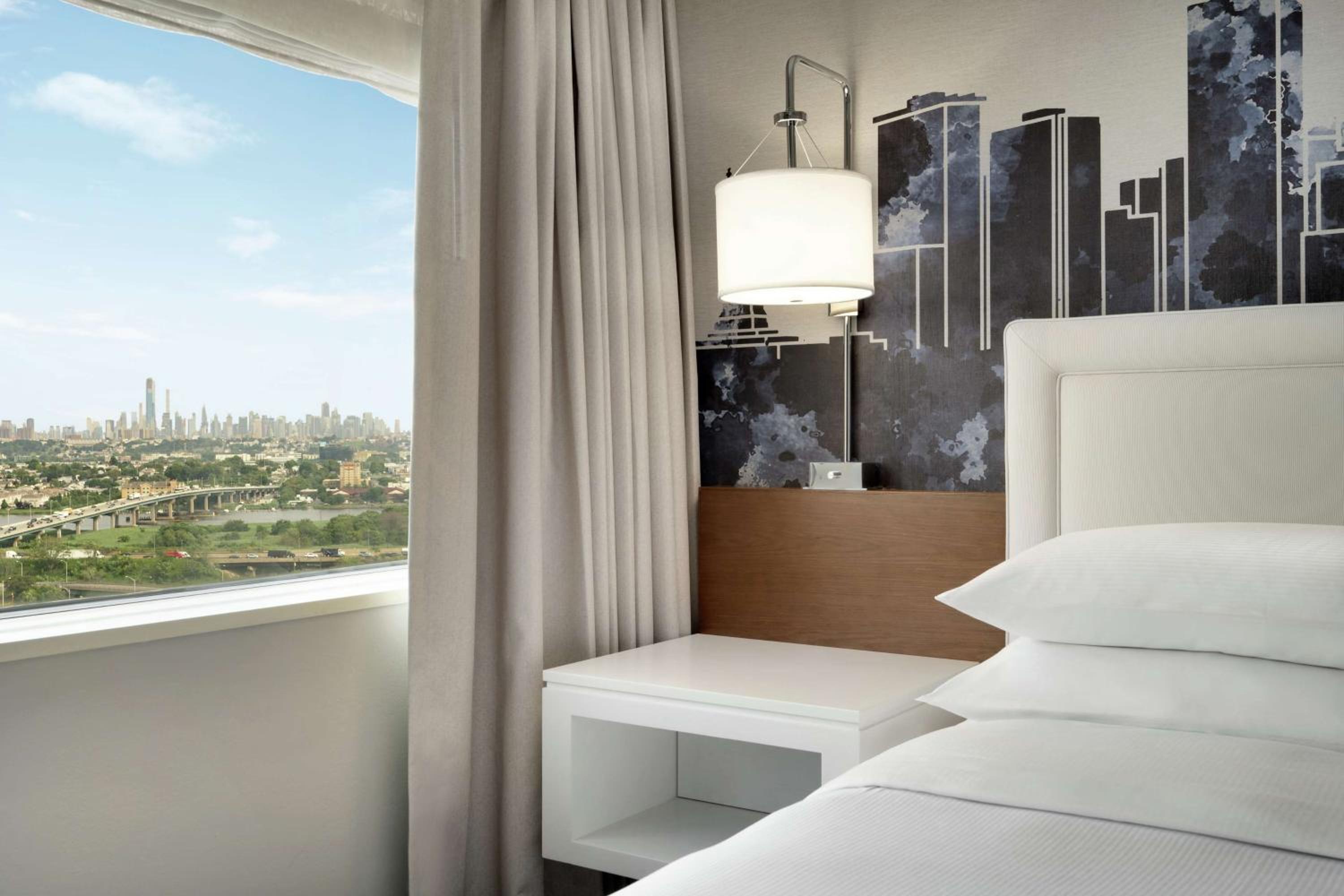 Queen Room with Two Queen Beds - Photo 2