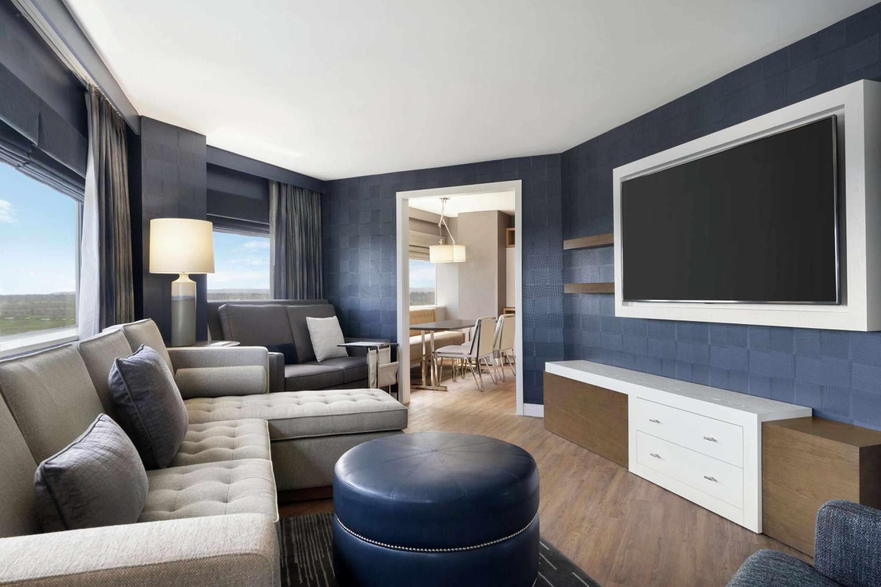 King Suite With Sofa Bed