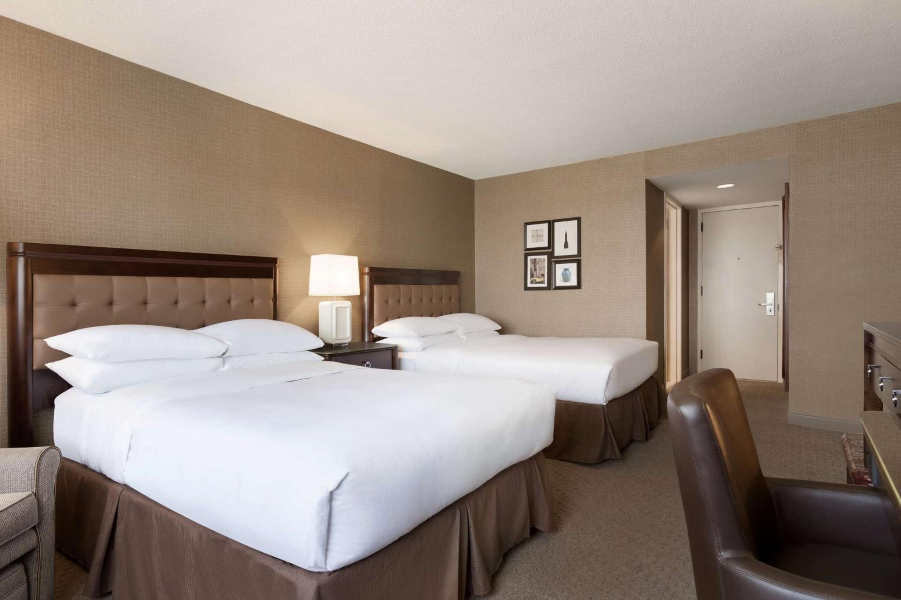 Double Room with Two Double Beds - Photo 2