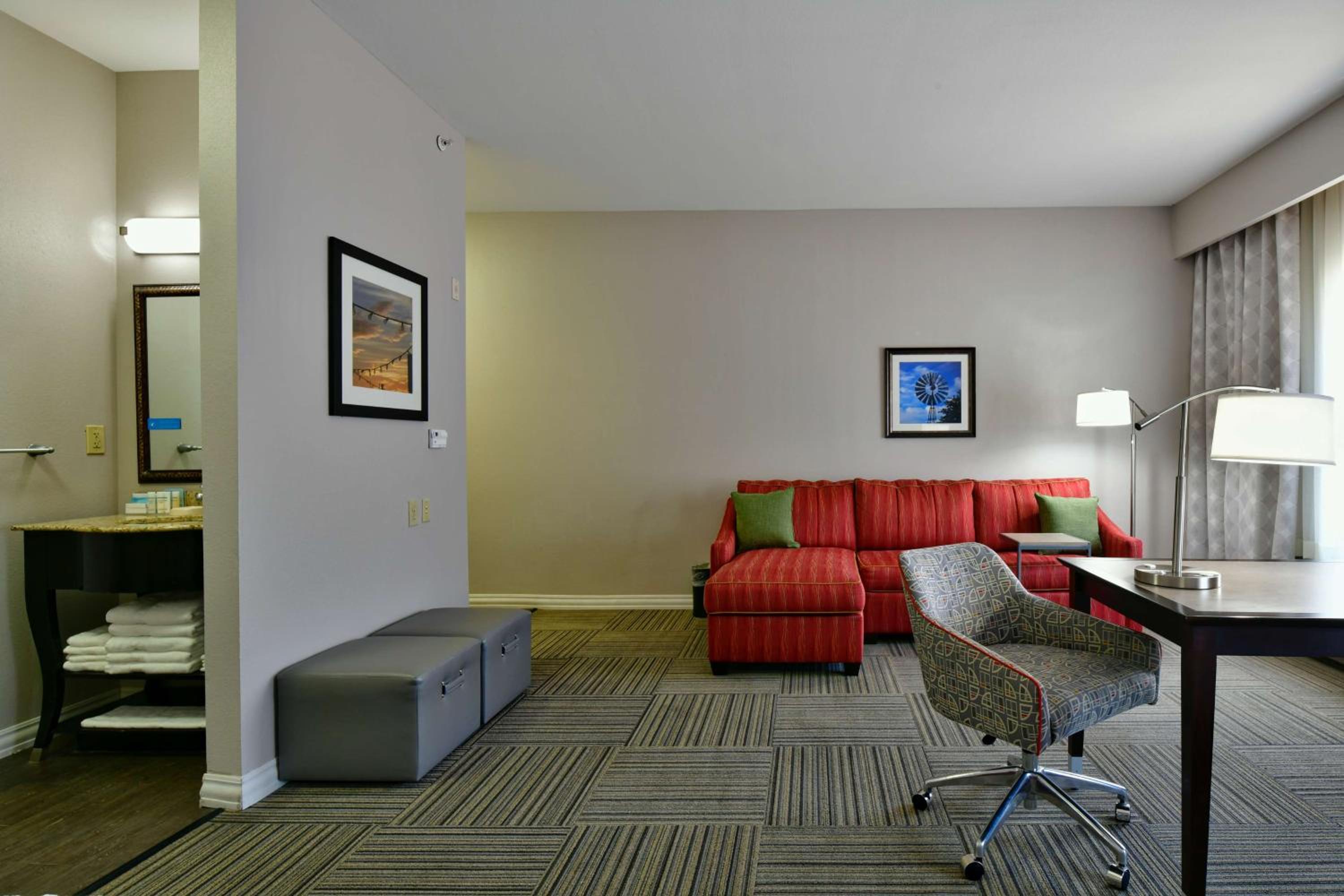 Queen Studio Suite with Two Queen Beds - Non-Smoking - Photo 5