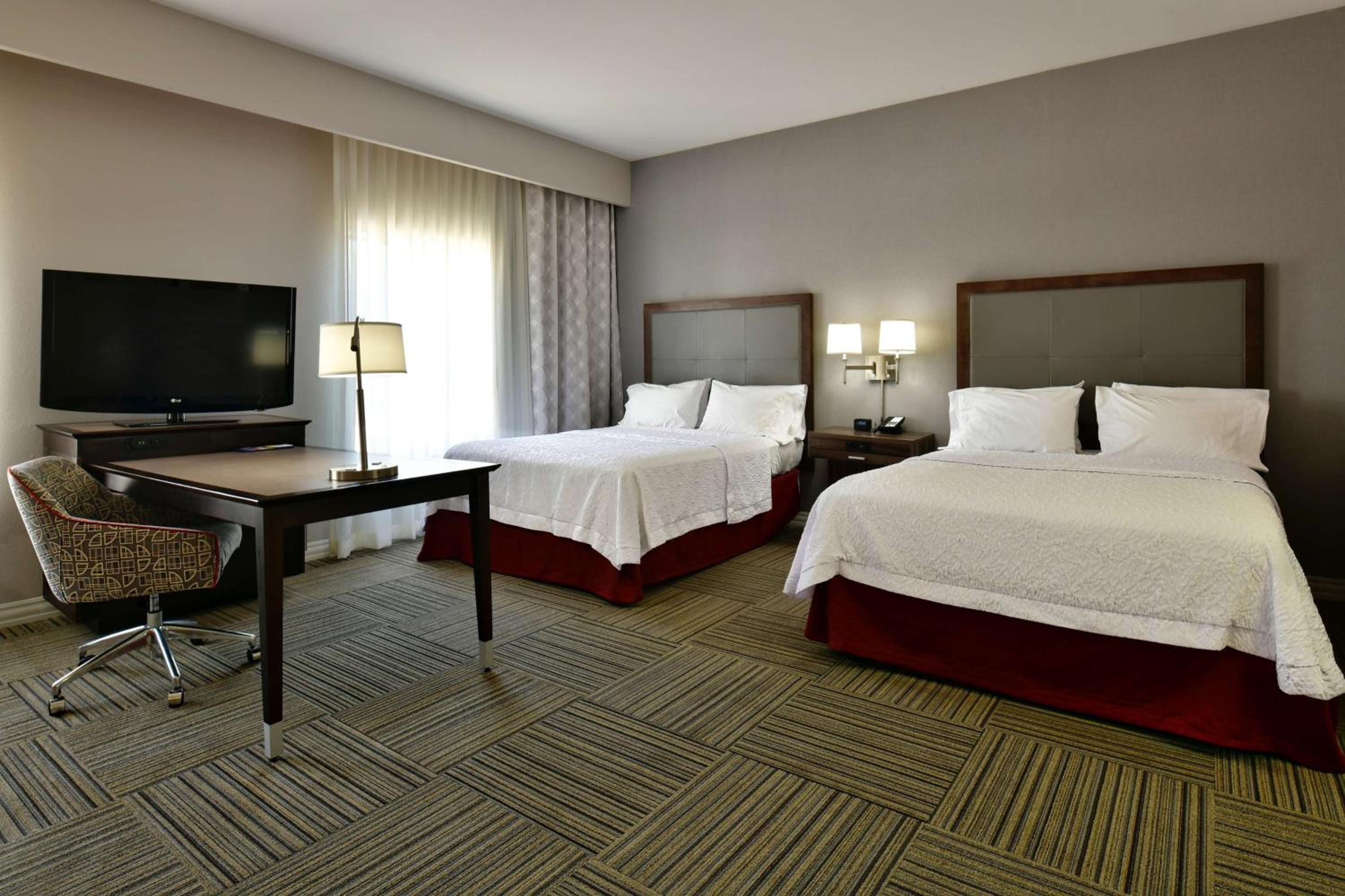 Queen Studio Suite with Two Queen Beds - Non-Smoking - Photo 4