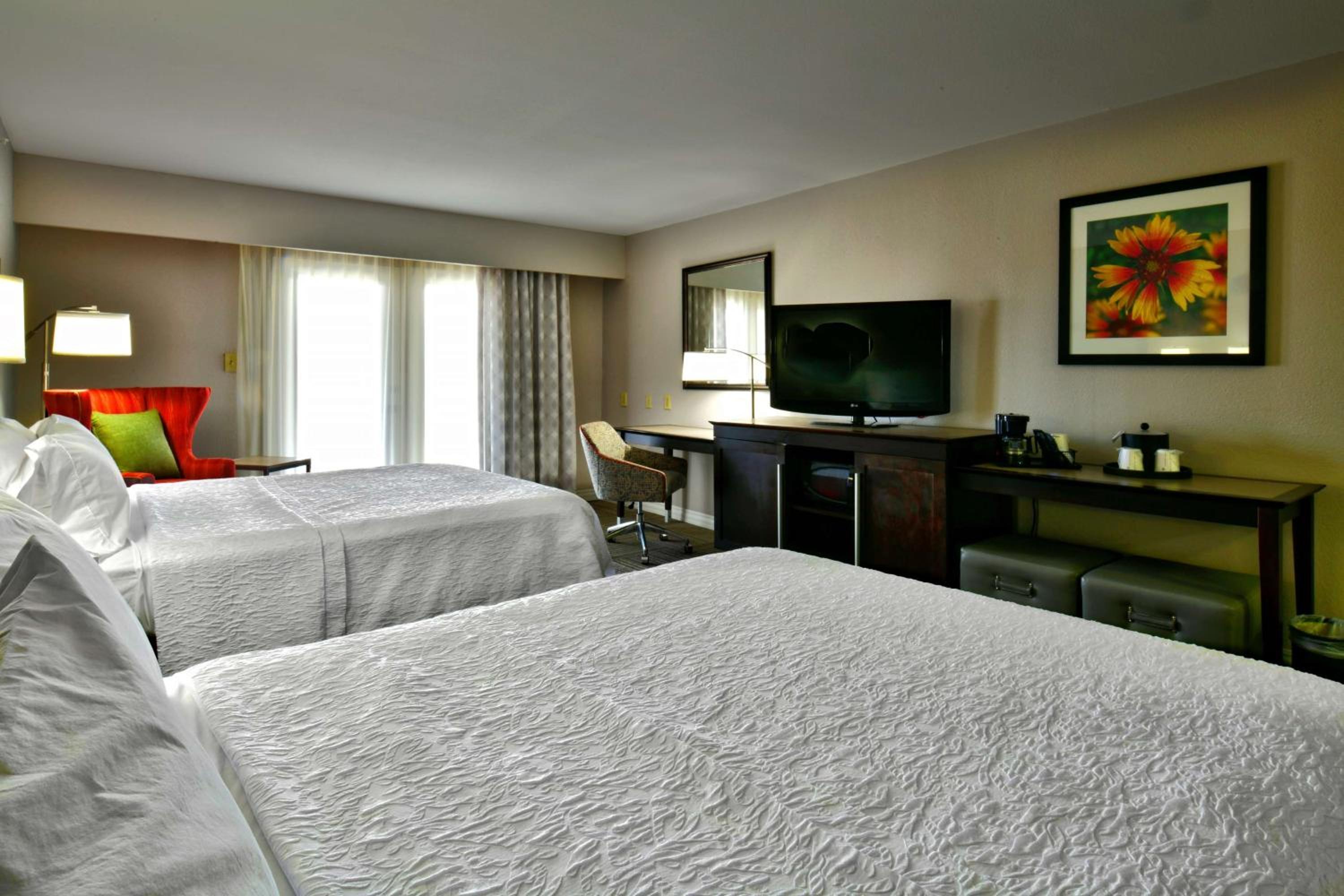 Room with Two Queen Beds - Non-Smoking - Photo 2