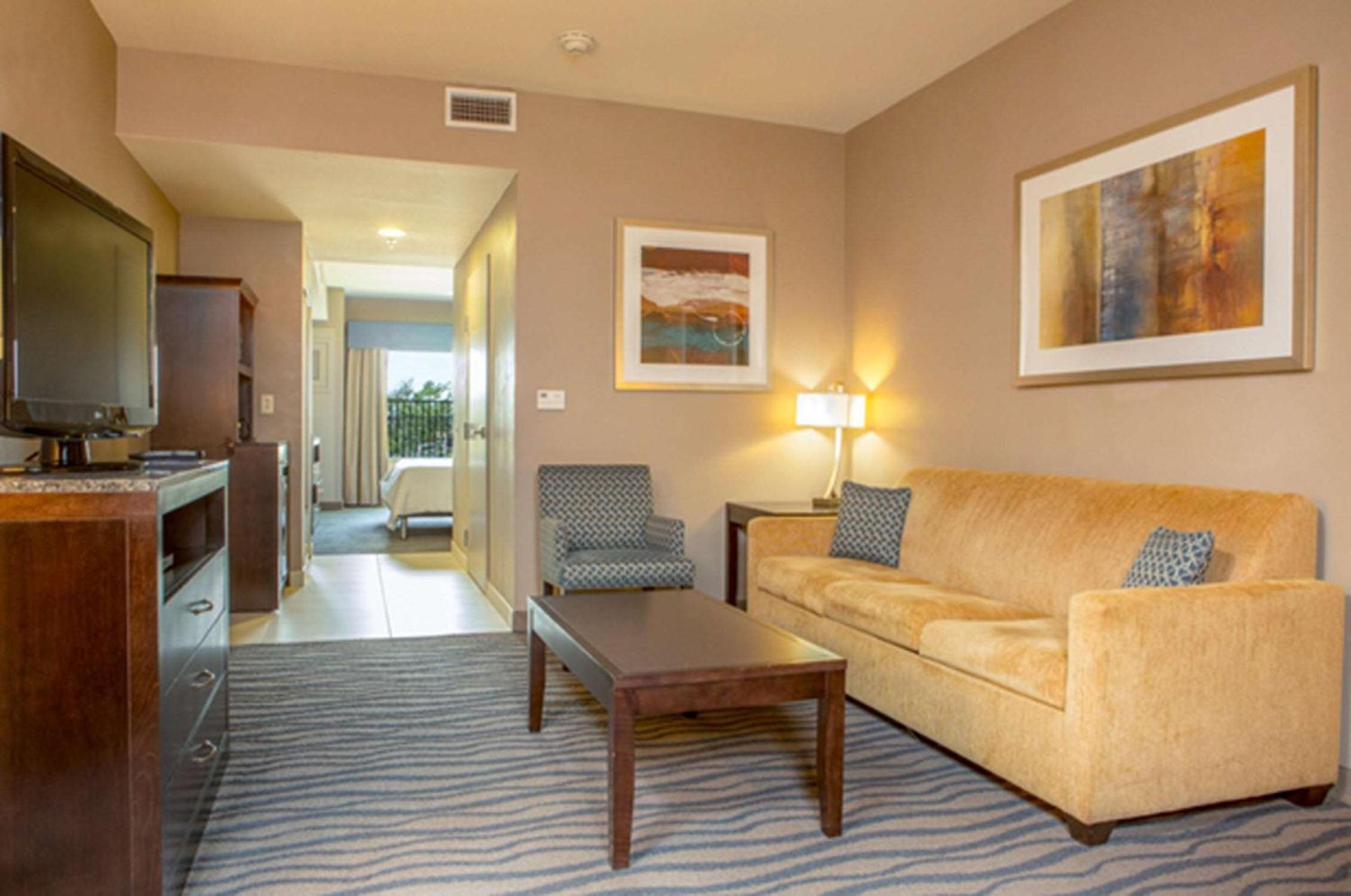 Junior King Suite with Sofa Bed - Photo 6