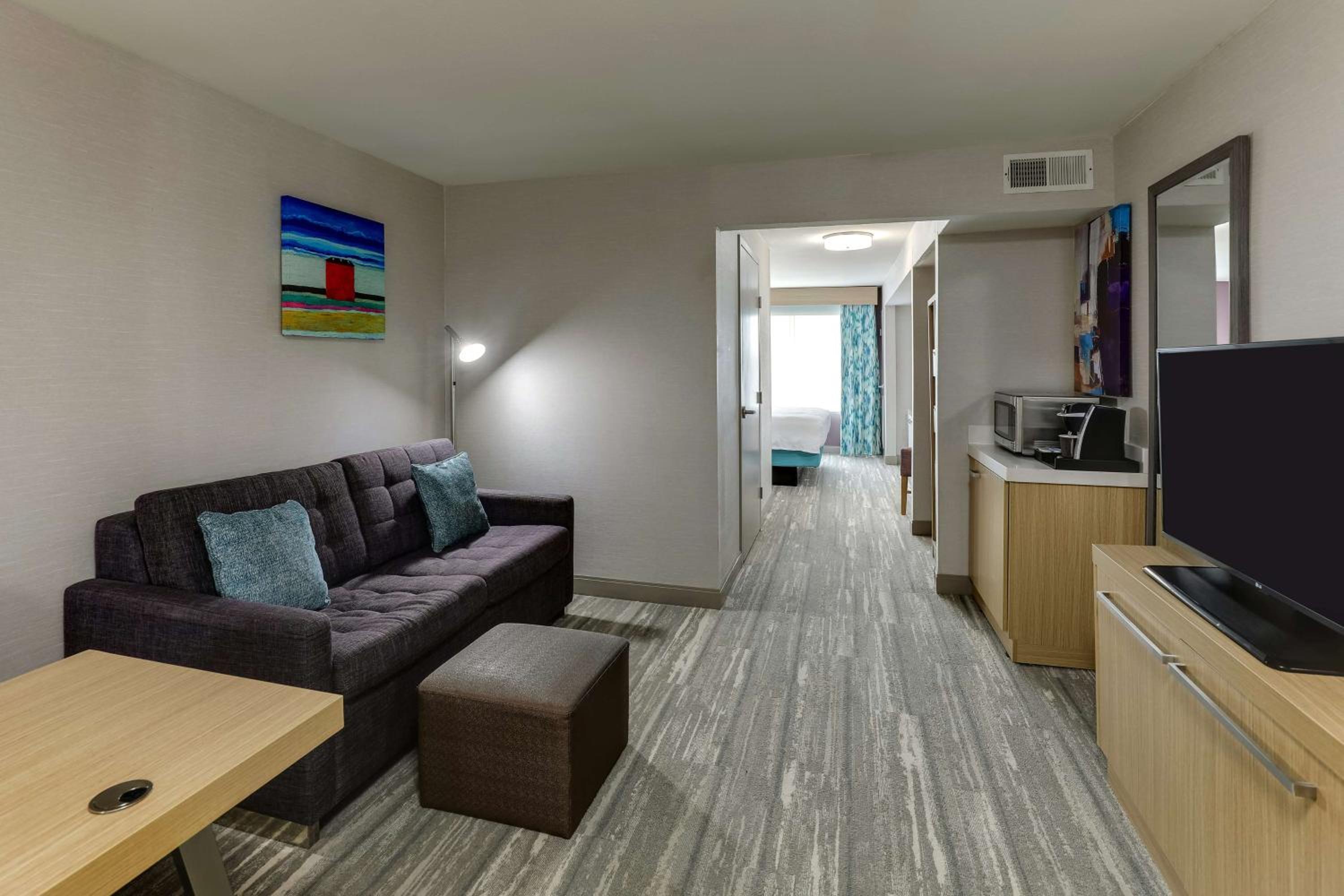 Junior King Suite with Sofa Bed - Photo 2