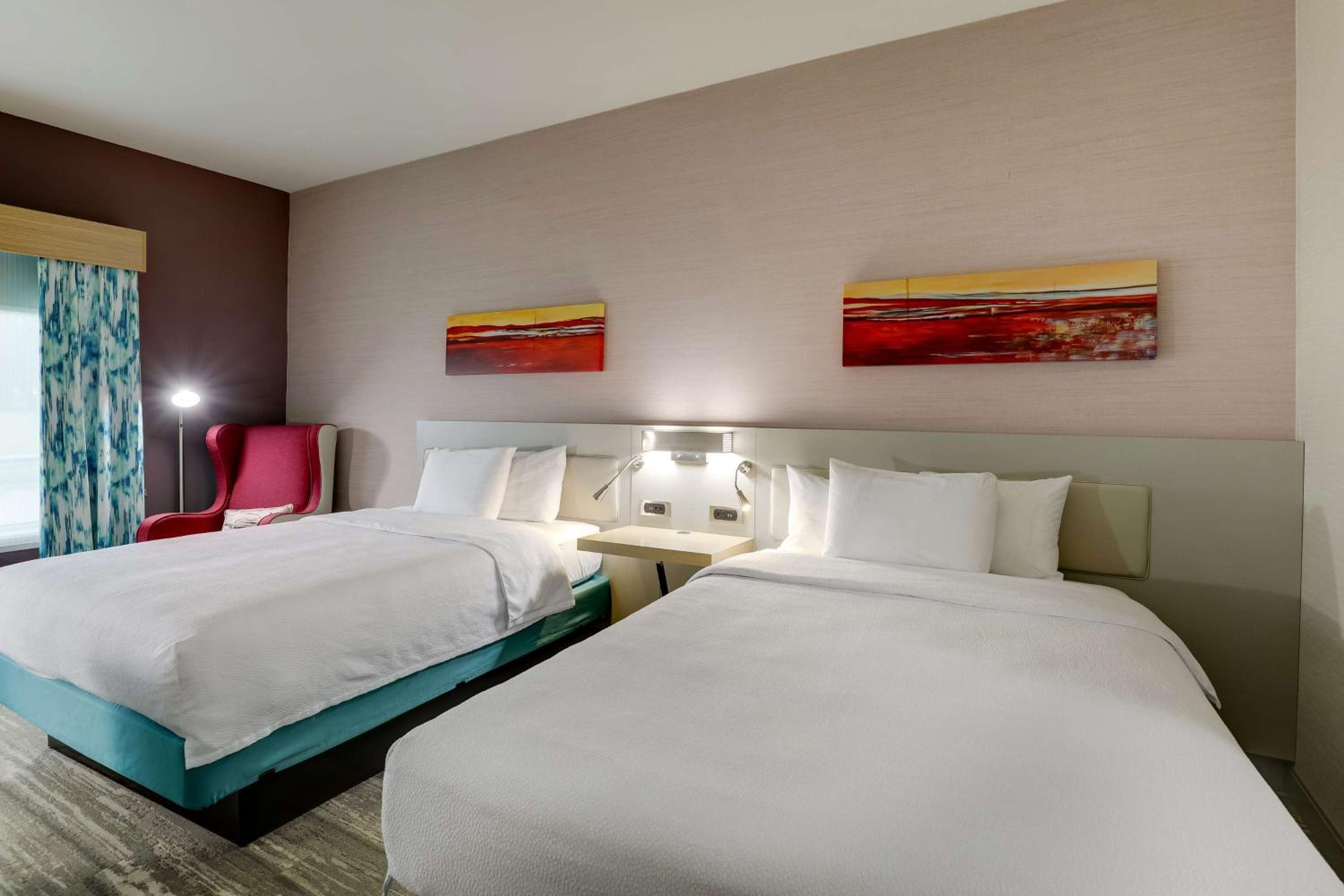 Queen Room with Two Queen Beds - Photo 1
