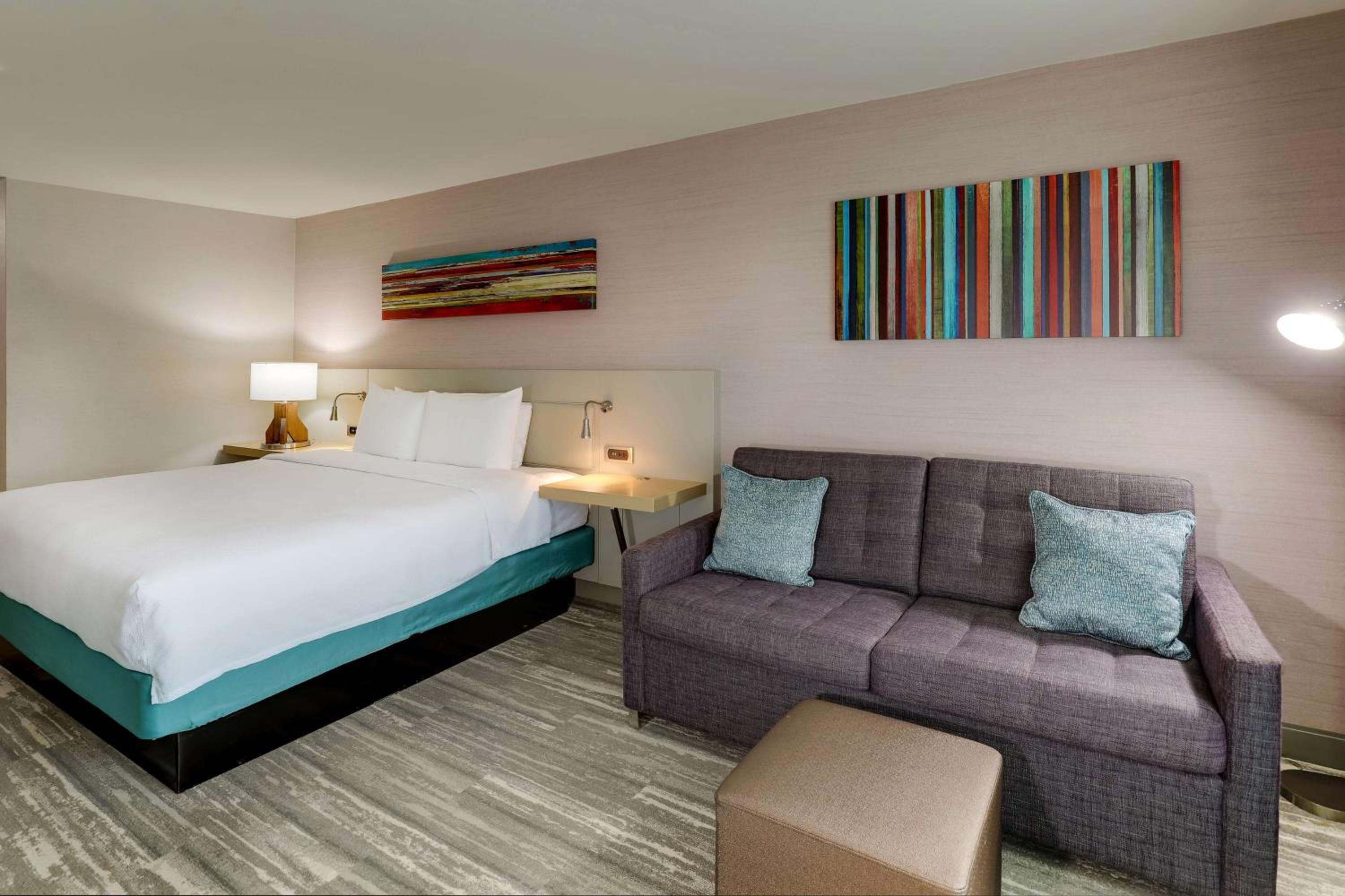 King Room with Sofa Bed - Non-Smoking - Photo 3