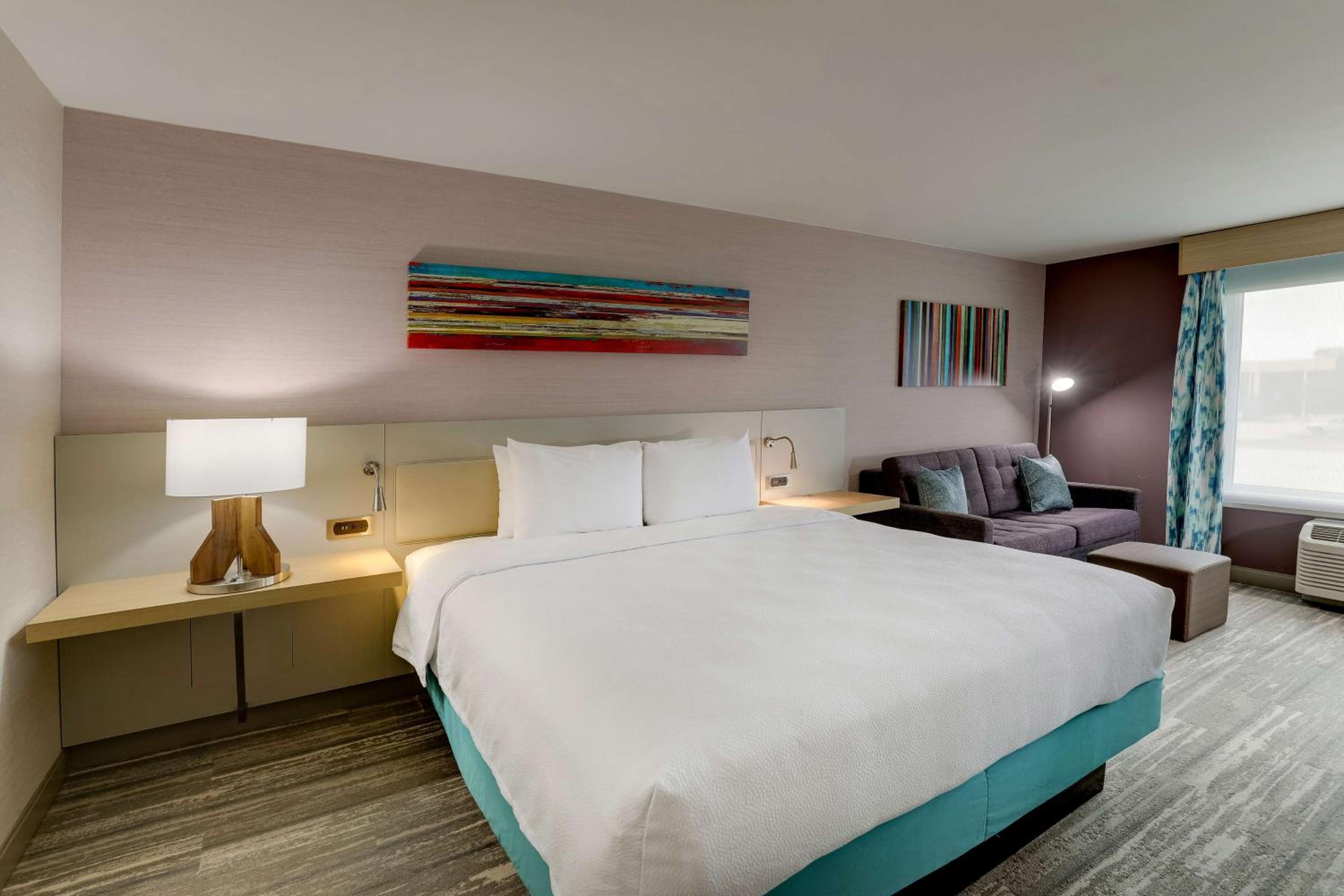 King Room with Sofa Bed - Non-Smoking - Photo 4