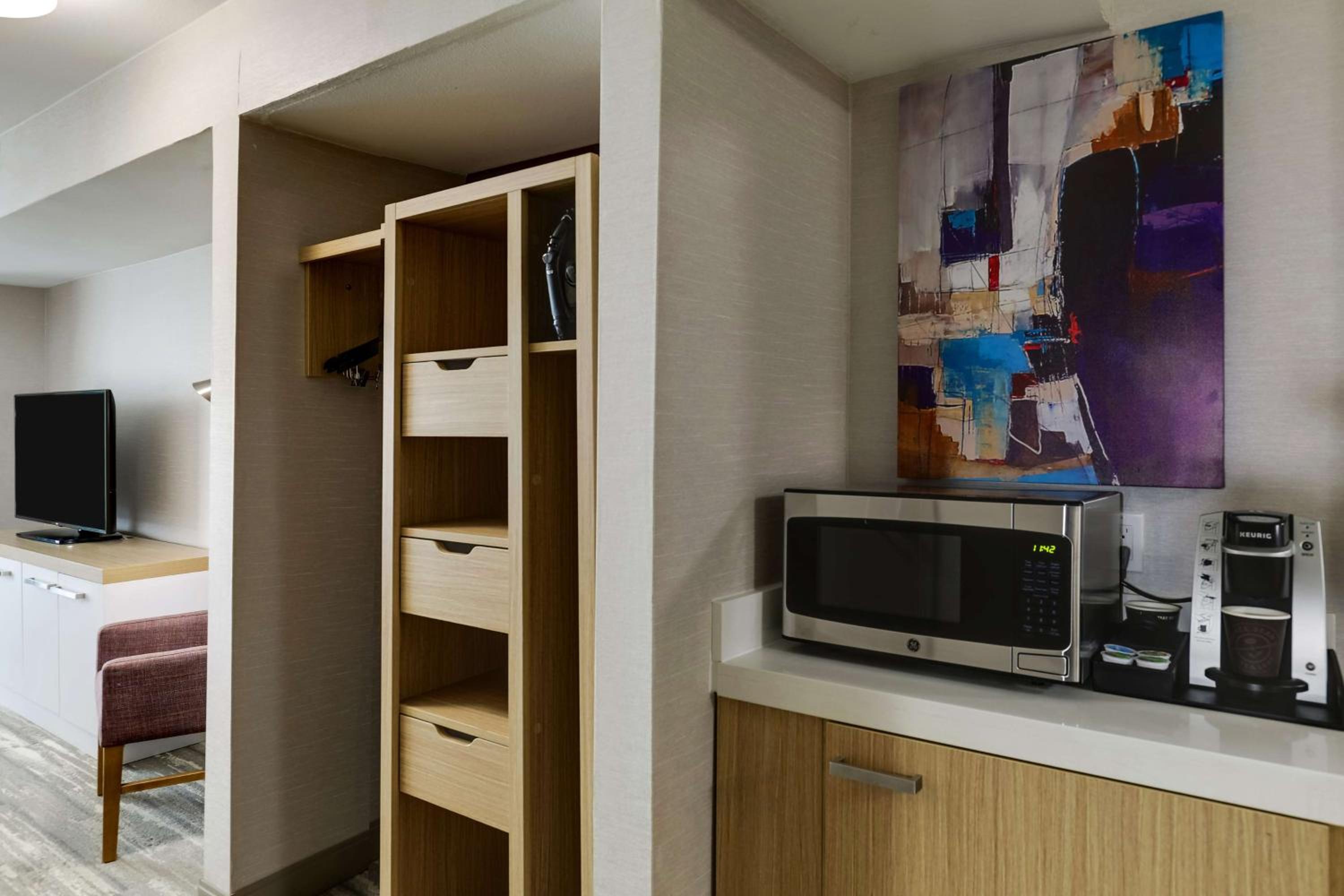 Junior King Suite with Sofa Bed - Photo 4