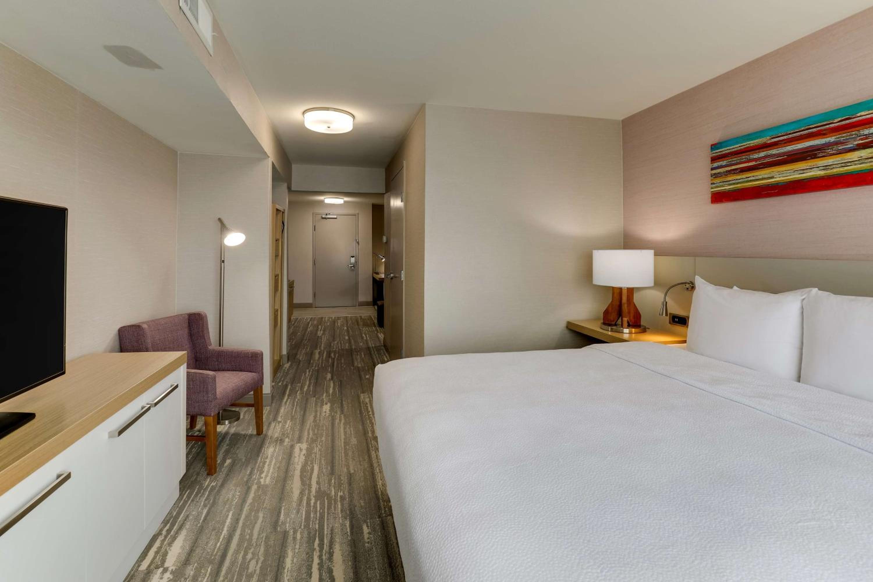 Junior King Suite with Sofa Bed - Photo 3